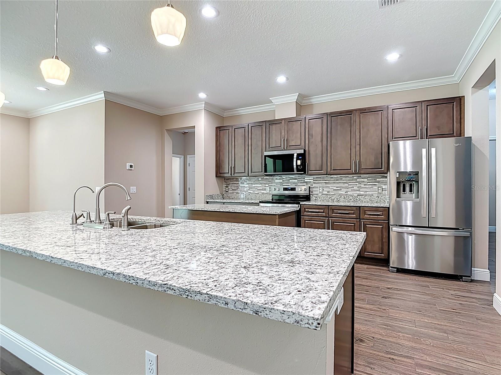 Image 15 of 67 For 19041 Mardi Gras Street