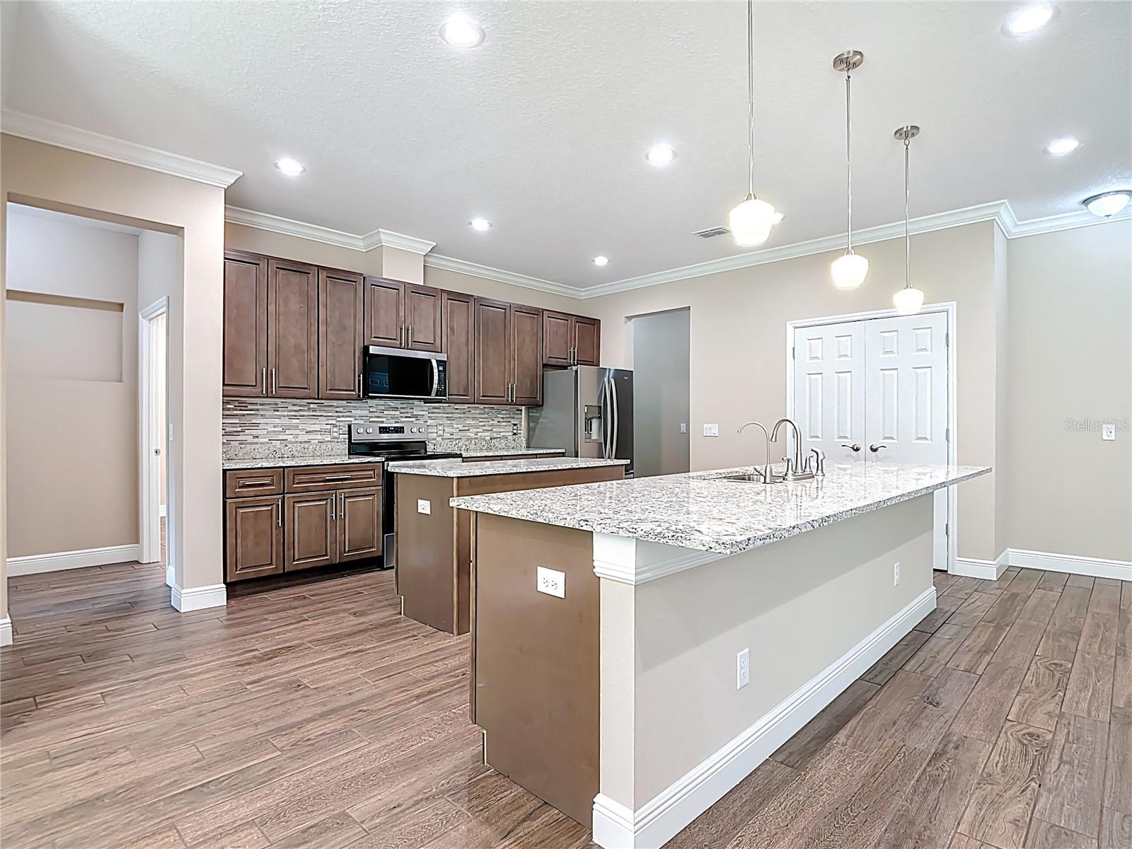 Image 16 of 67 For 19041 Mardi Gras Street