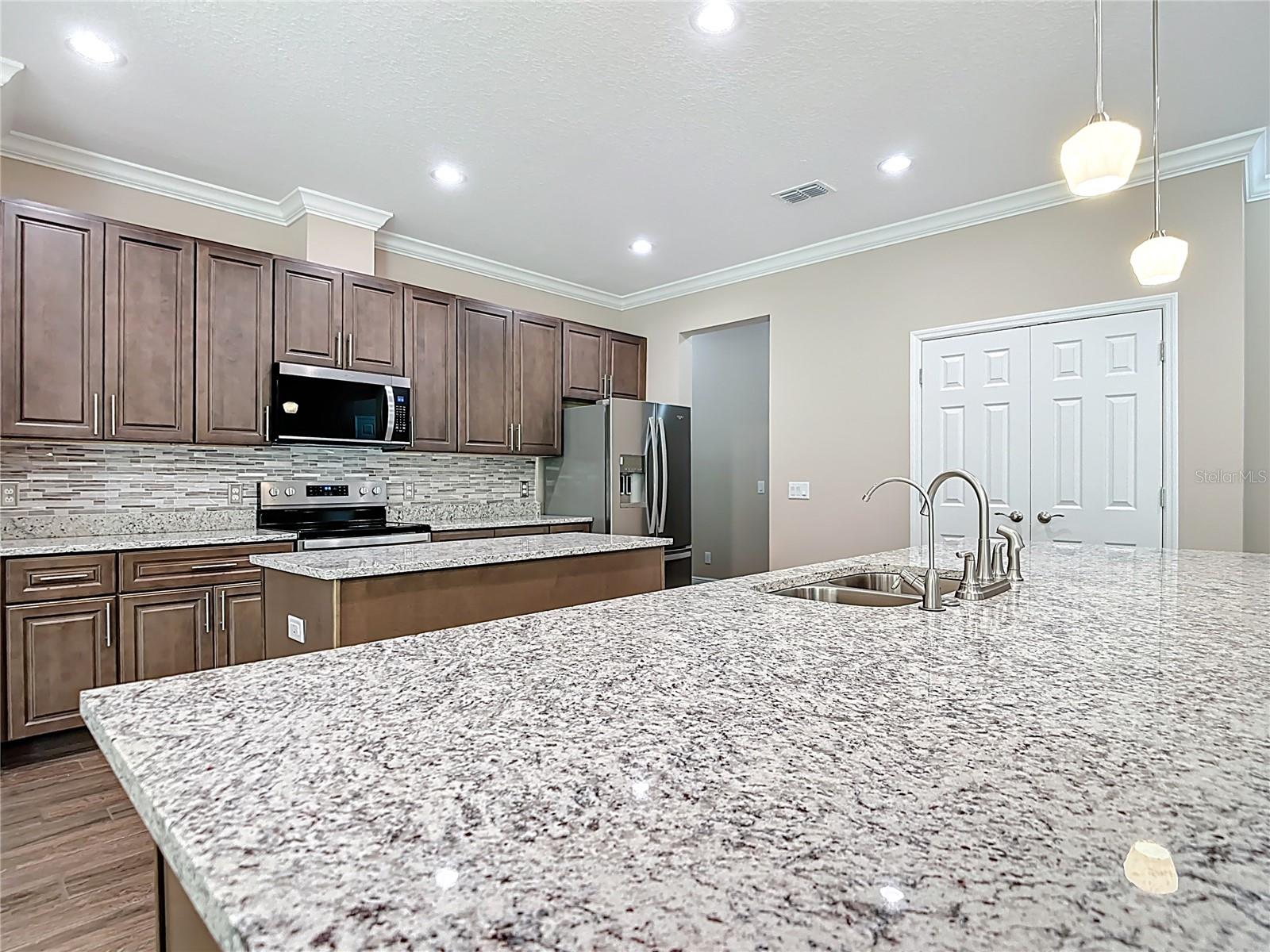 Image 17 of 67 For 19041 Mardi Gras Street