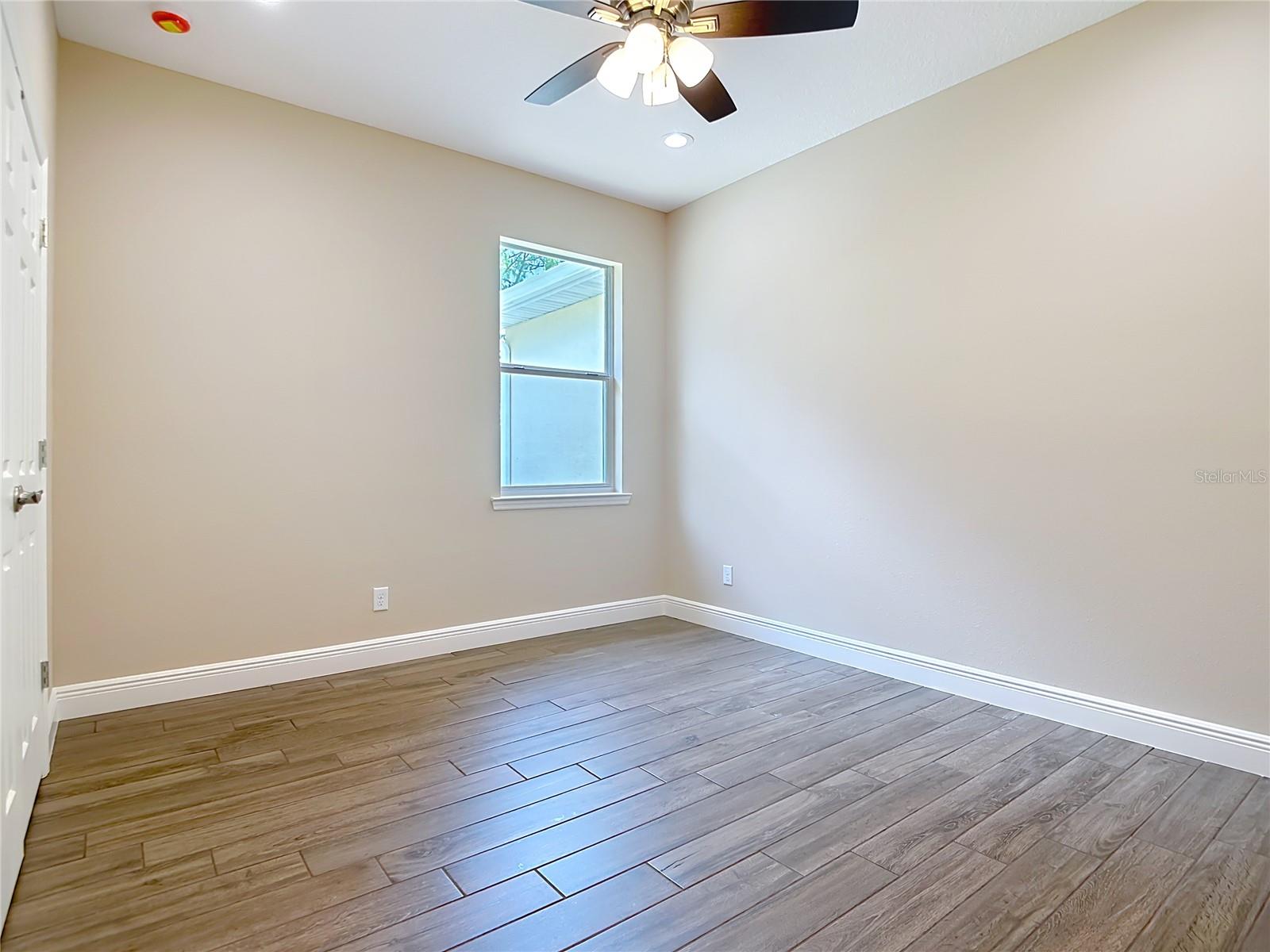 Image 29 of 67 For 19041 Mardi Gras Street