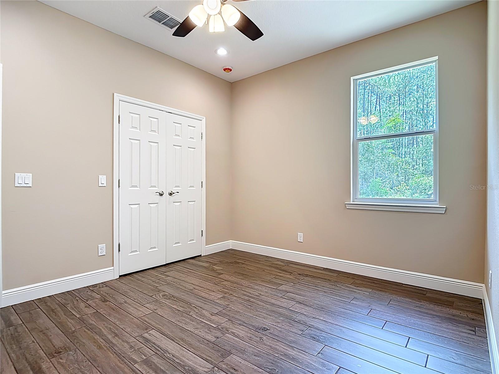 Image 30 of 67 For 19041 Mardi Gras Street