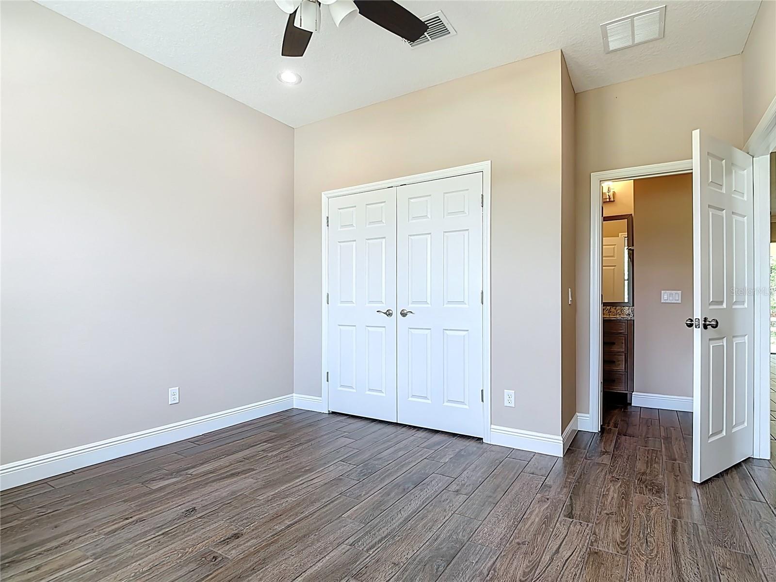 Image 31 of 67 For 19041 Mardi Gras Street