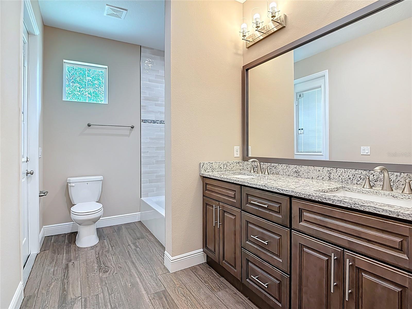 Image 32 of 67 For 19041 Mardi Gras Street