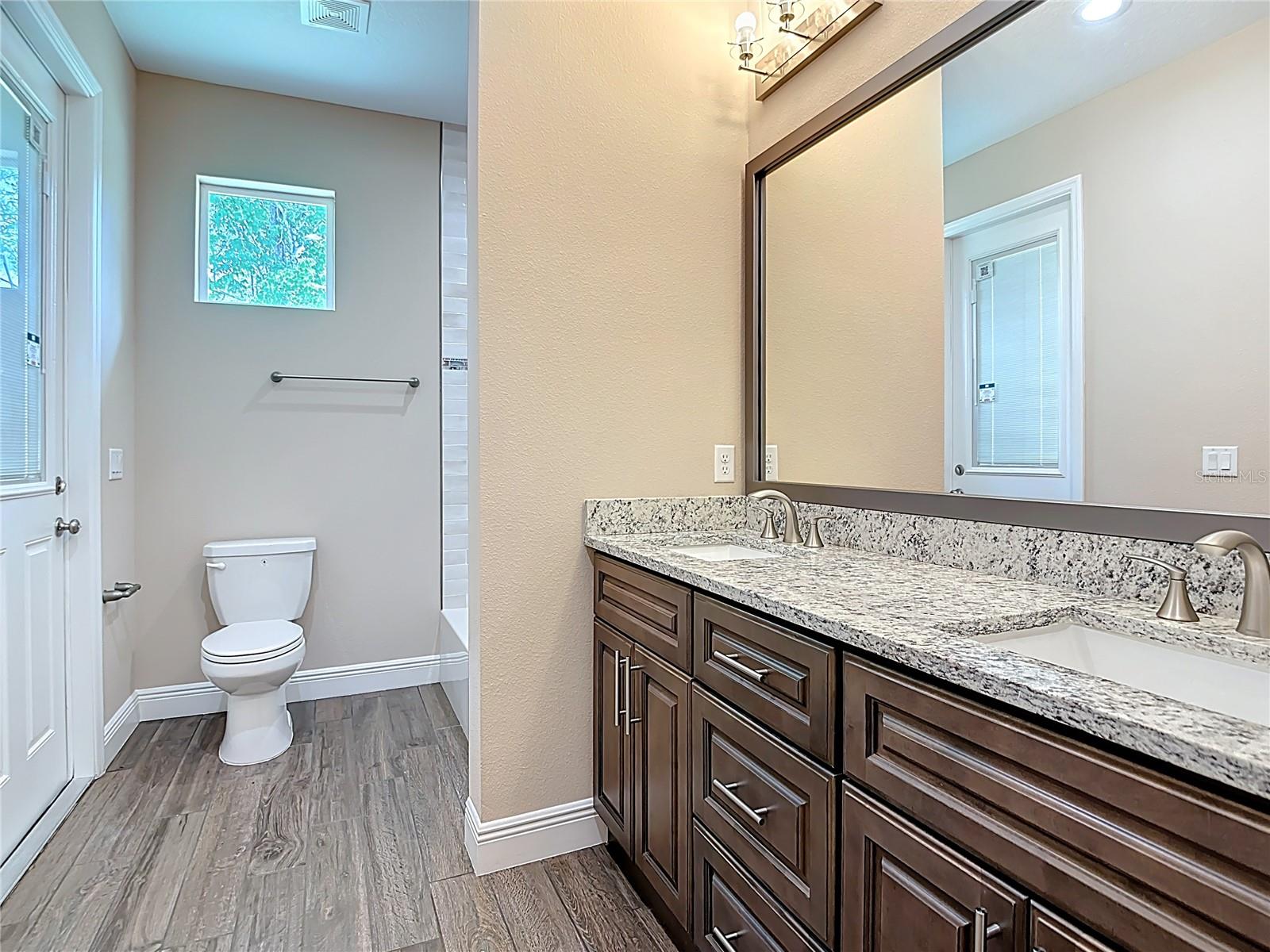 Image 34 of 67 For 19041 Mardi Gras Street