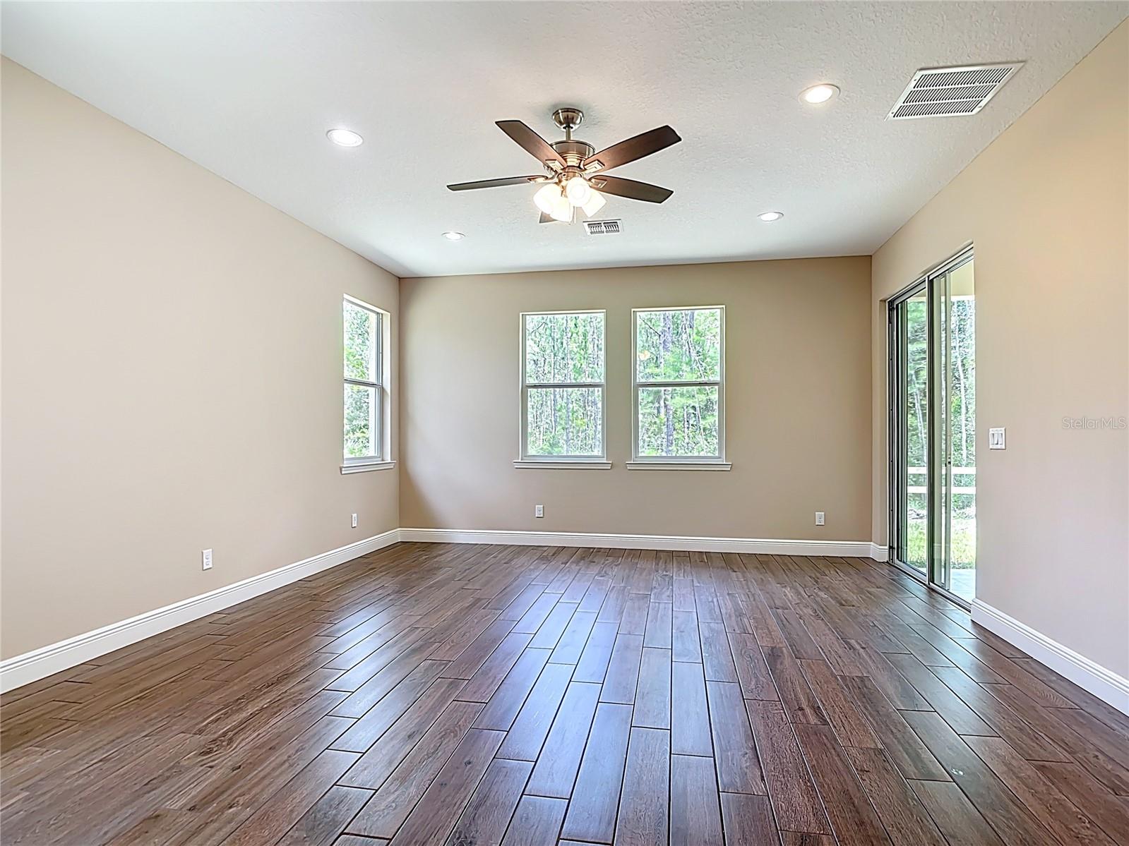 Image 35 of 67 For 19041 Mardi Gras Street