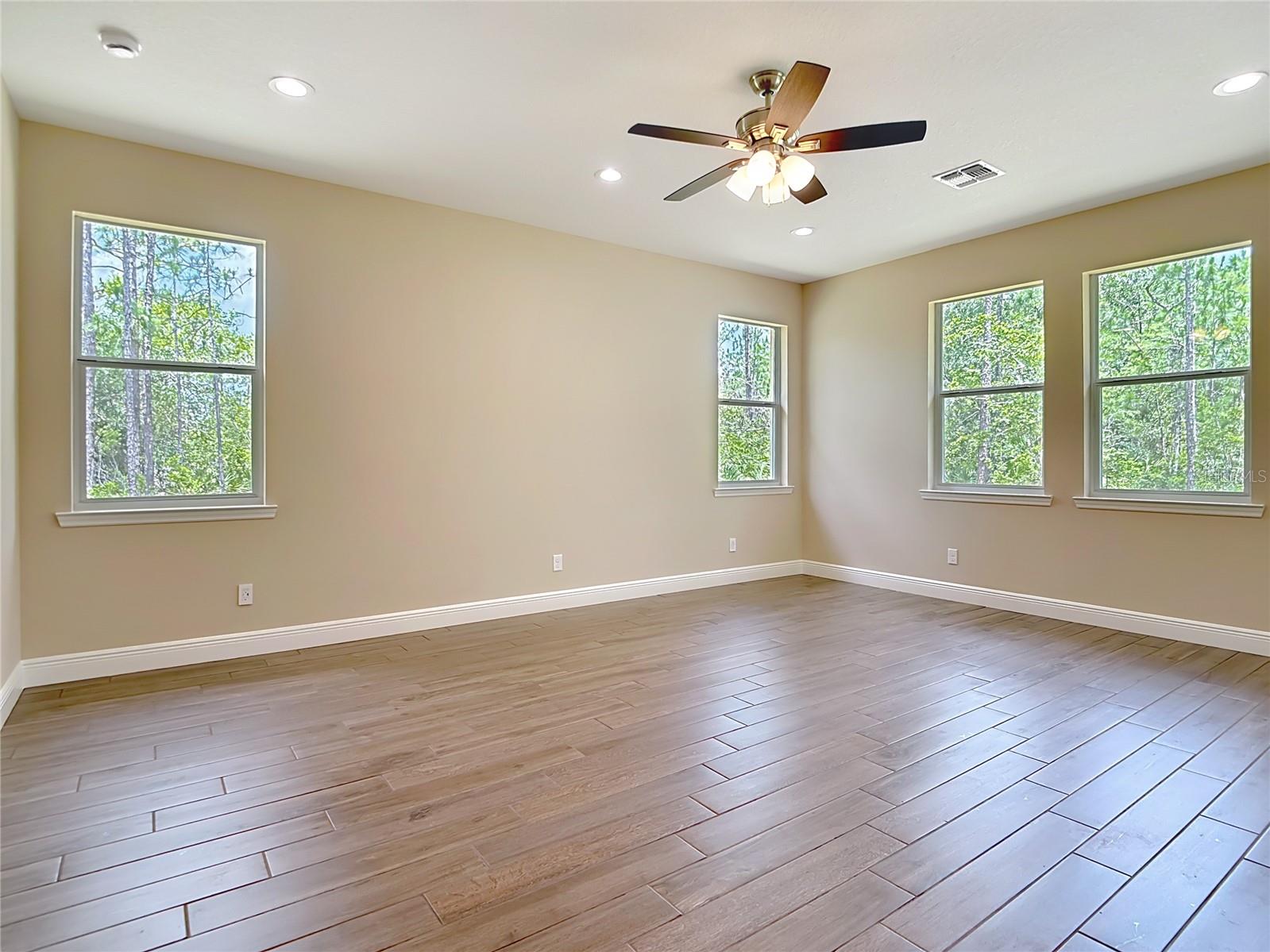 Image 36 of 67 For 19041 Mardi Gras Street