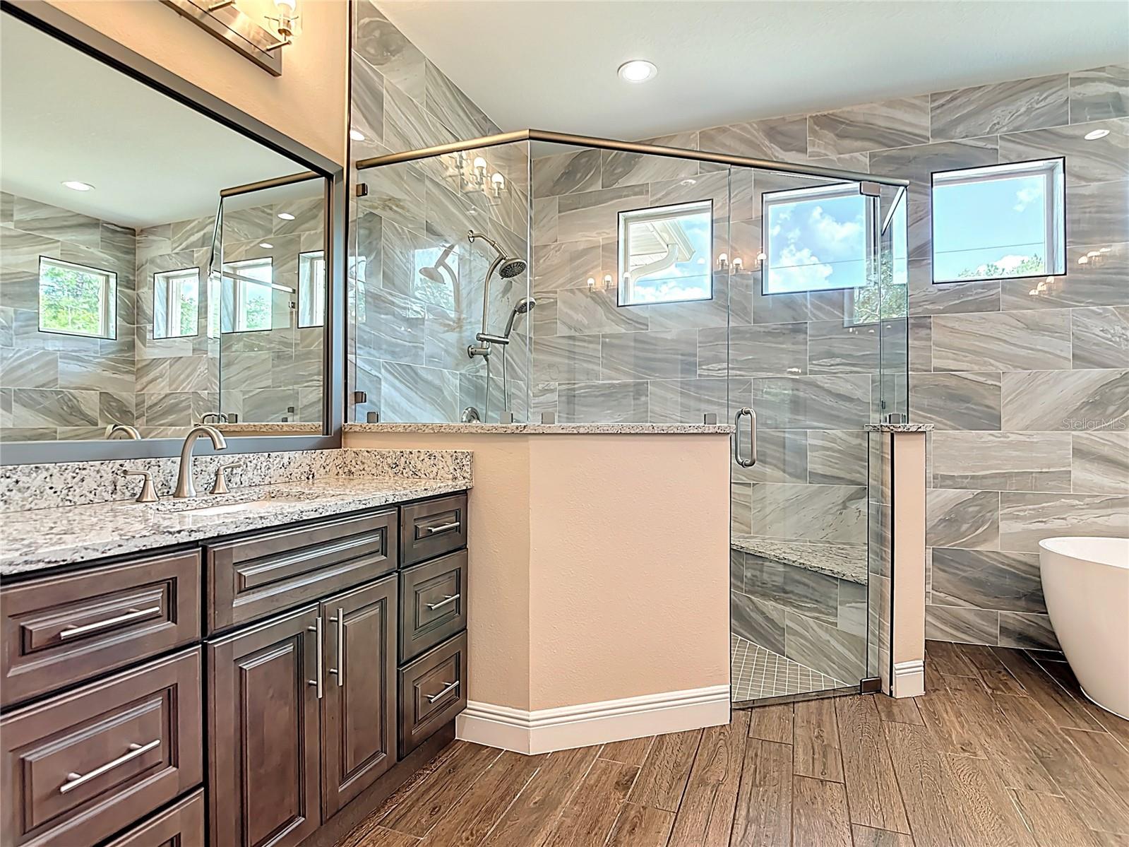 Image 42 of 67 For 19041 Mardi Gras Street