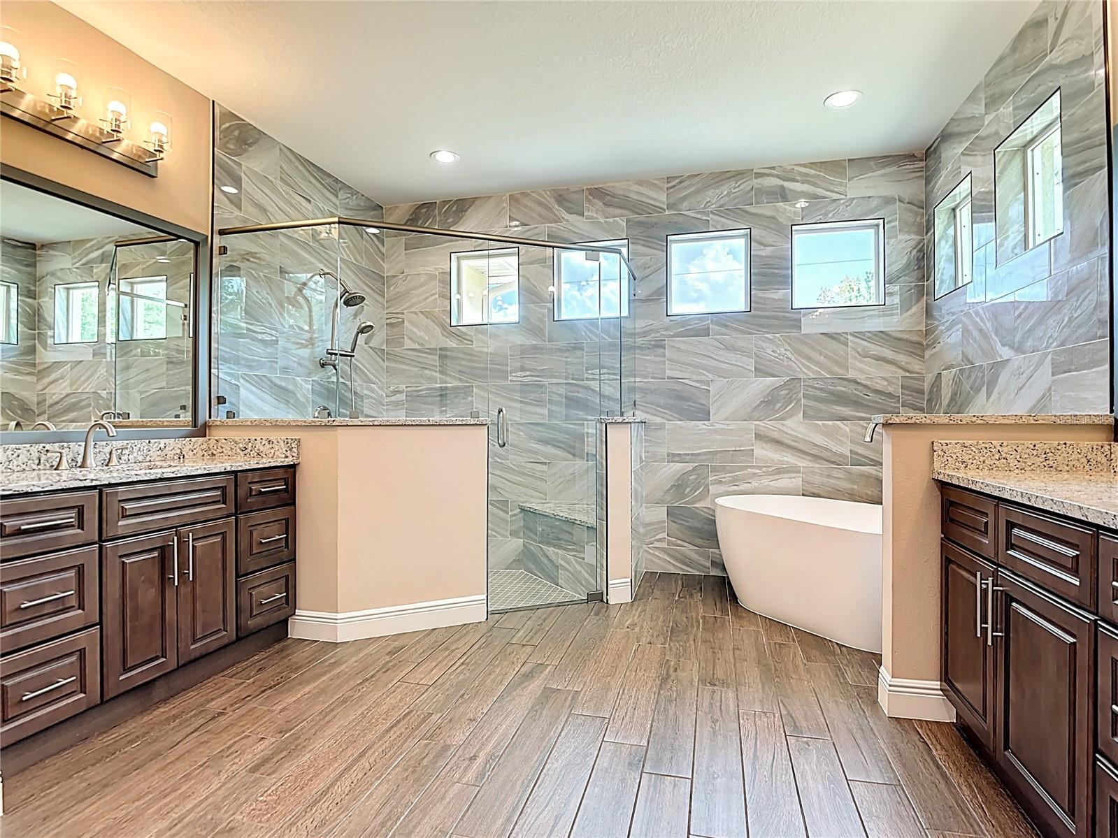 Image 43 of 67 For 19041 Mardi Gras Street