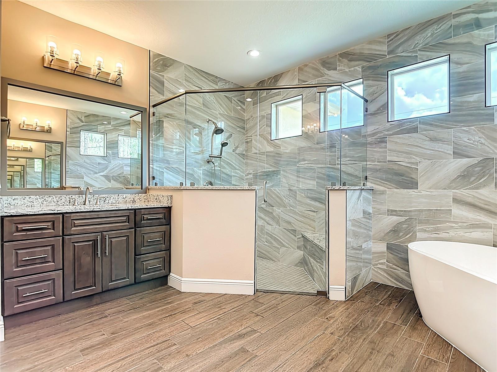 Image 44 of 67 For 19041 Mardi Gras Street