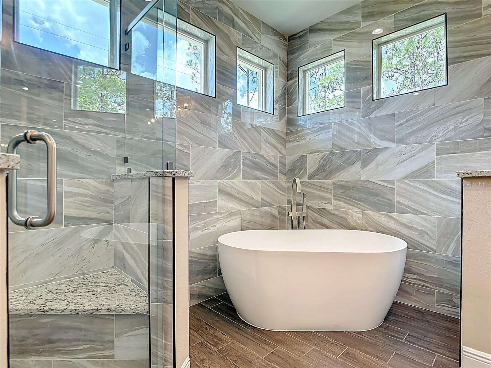 Image 45 of 67 For 19041 Mardi Gras Street