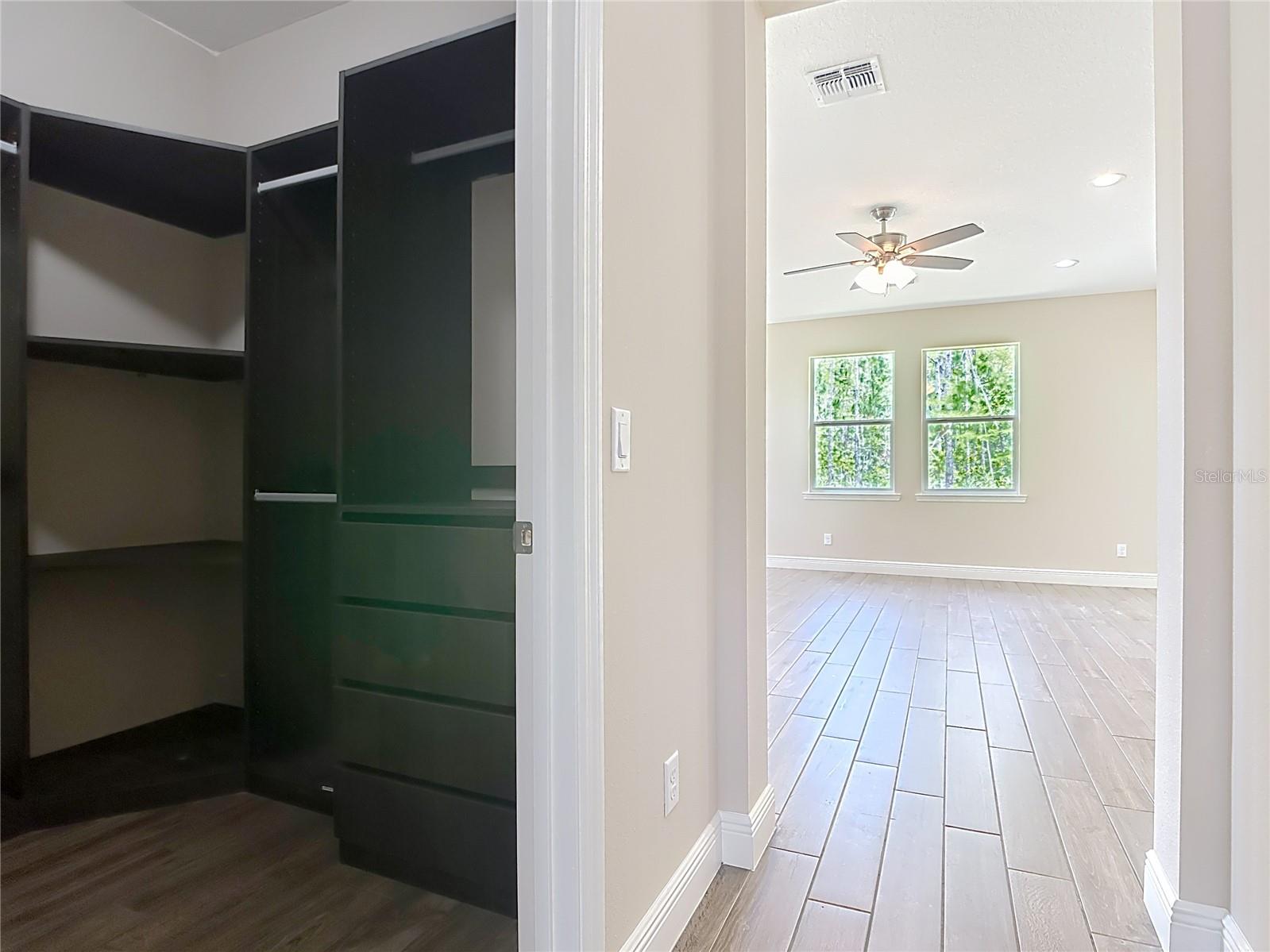 Image 47 of 67 For 19041 Mardi Gras Street