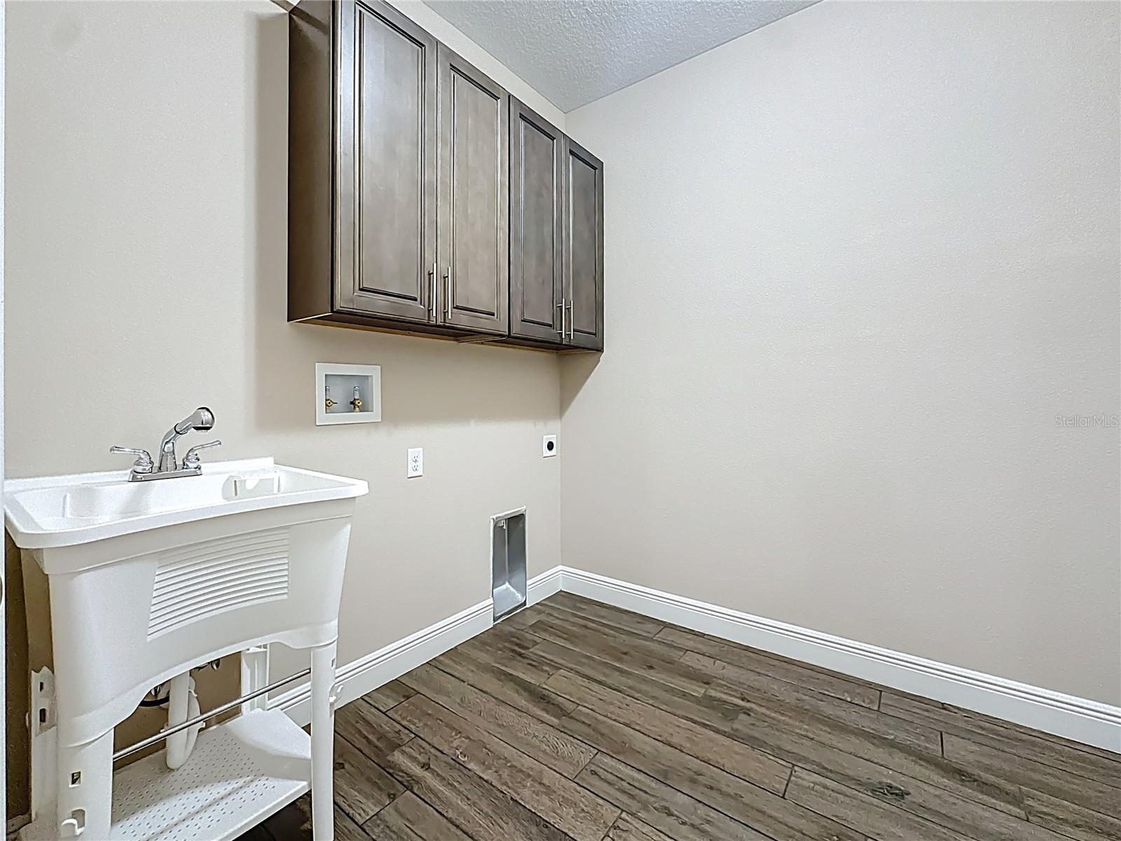 Image 48 of 67 For 19041 Mardi Gras Street