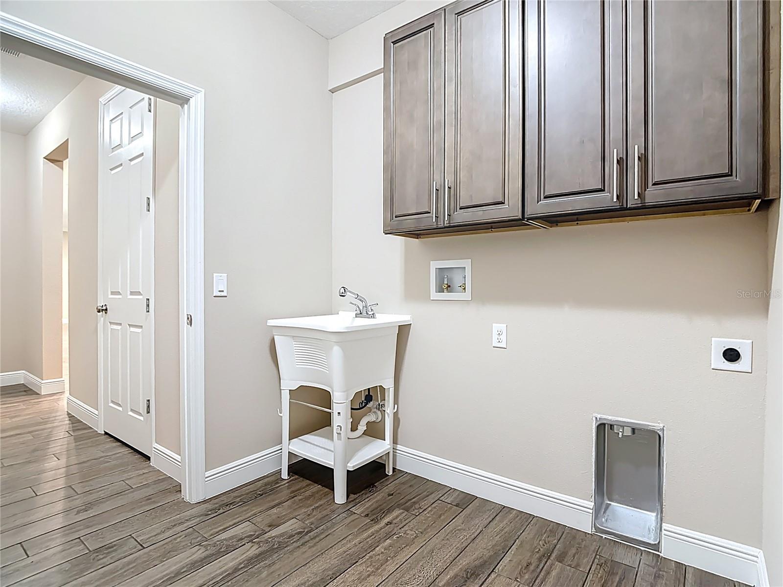 Image 49 of 67 For 19041 Mardi Gras Street