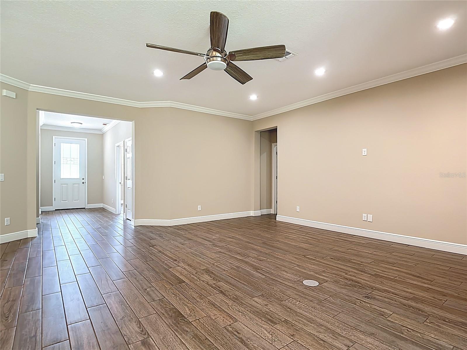 Image 6 of 67 For 19041 Mardi Gras Street