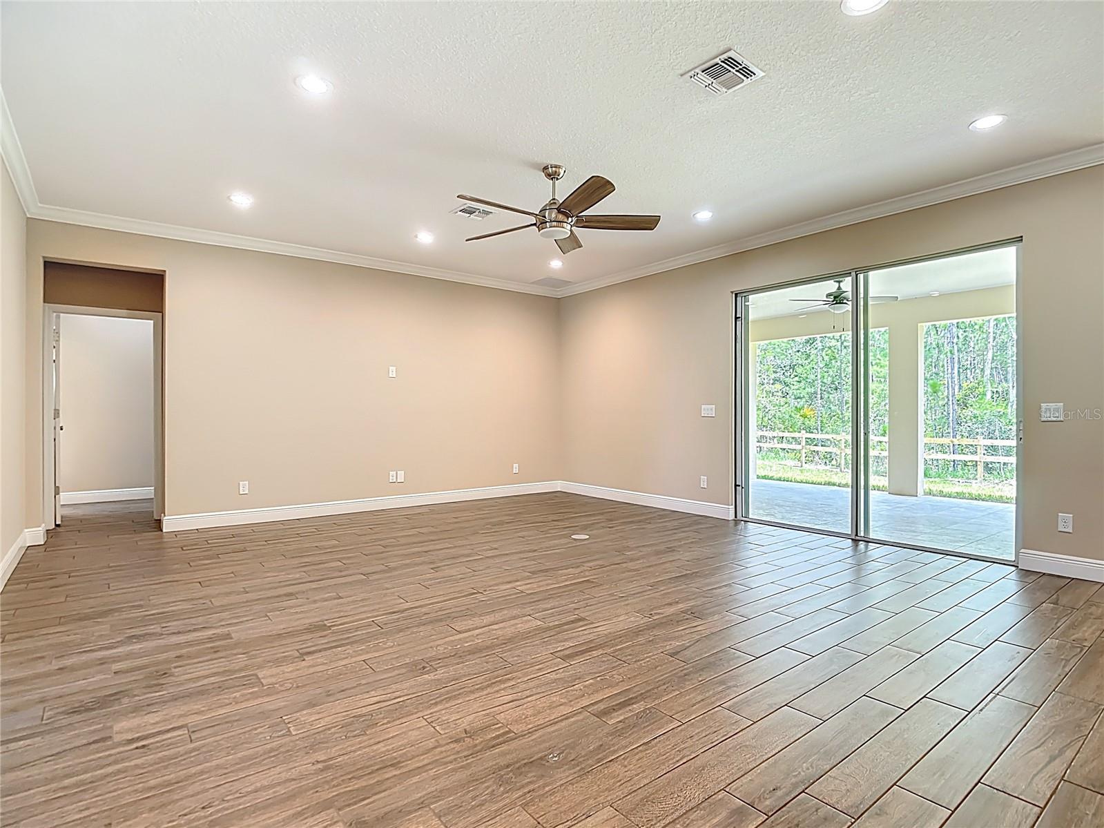 Image 9 of 67 For 19041 Mardi Gras Street