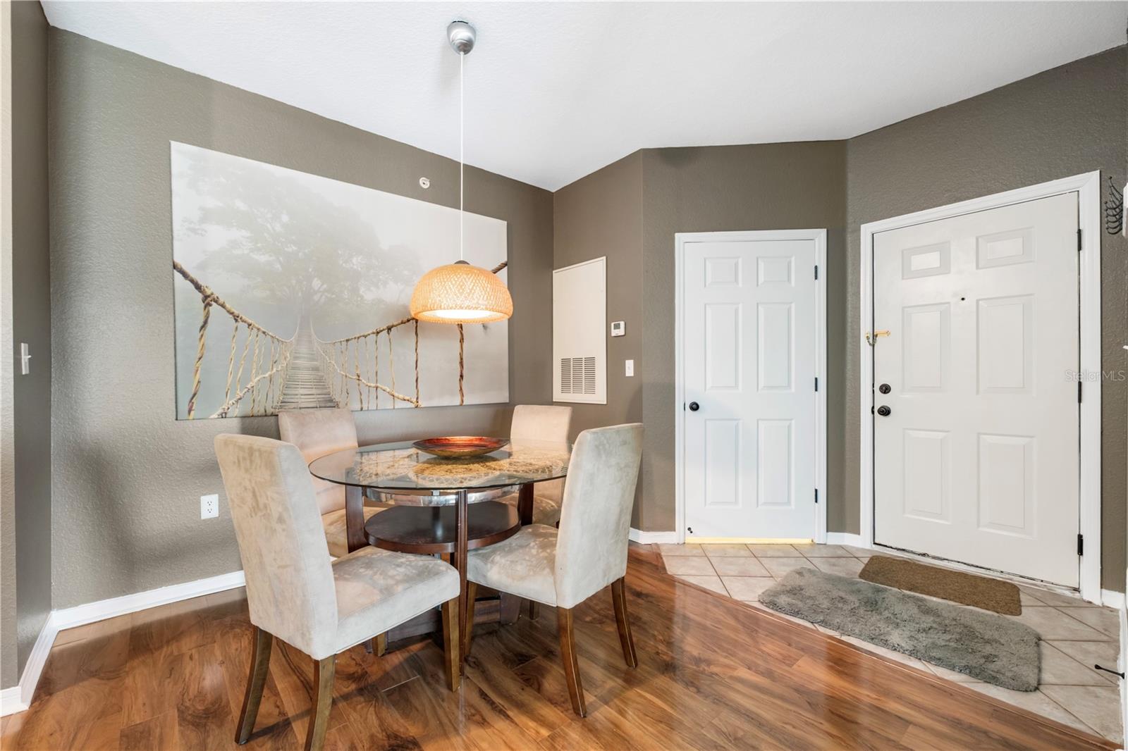 Image 3 of 12 For 5475 Vineland Road 8302