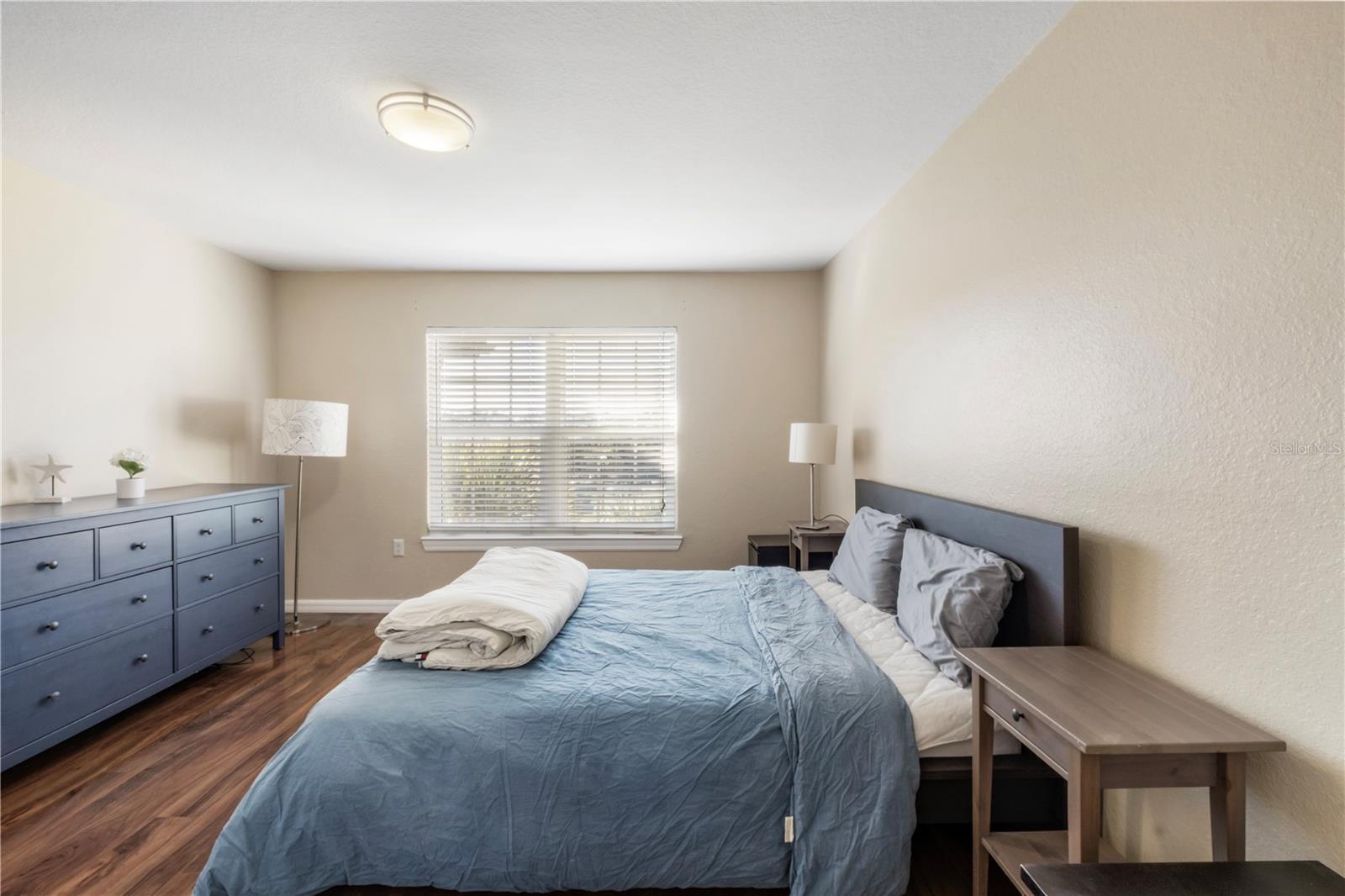 Image 7 of 12 For 5475 Vineland Road 8302