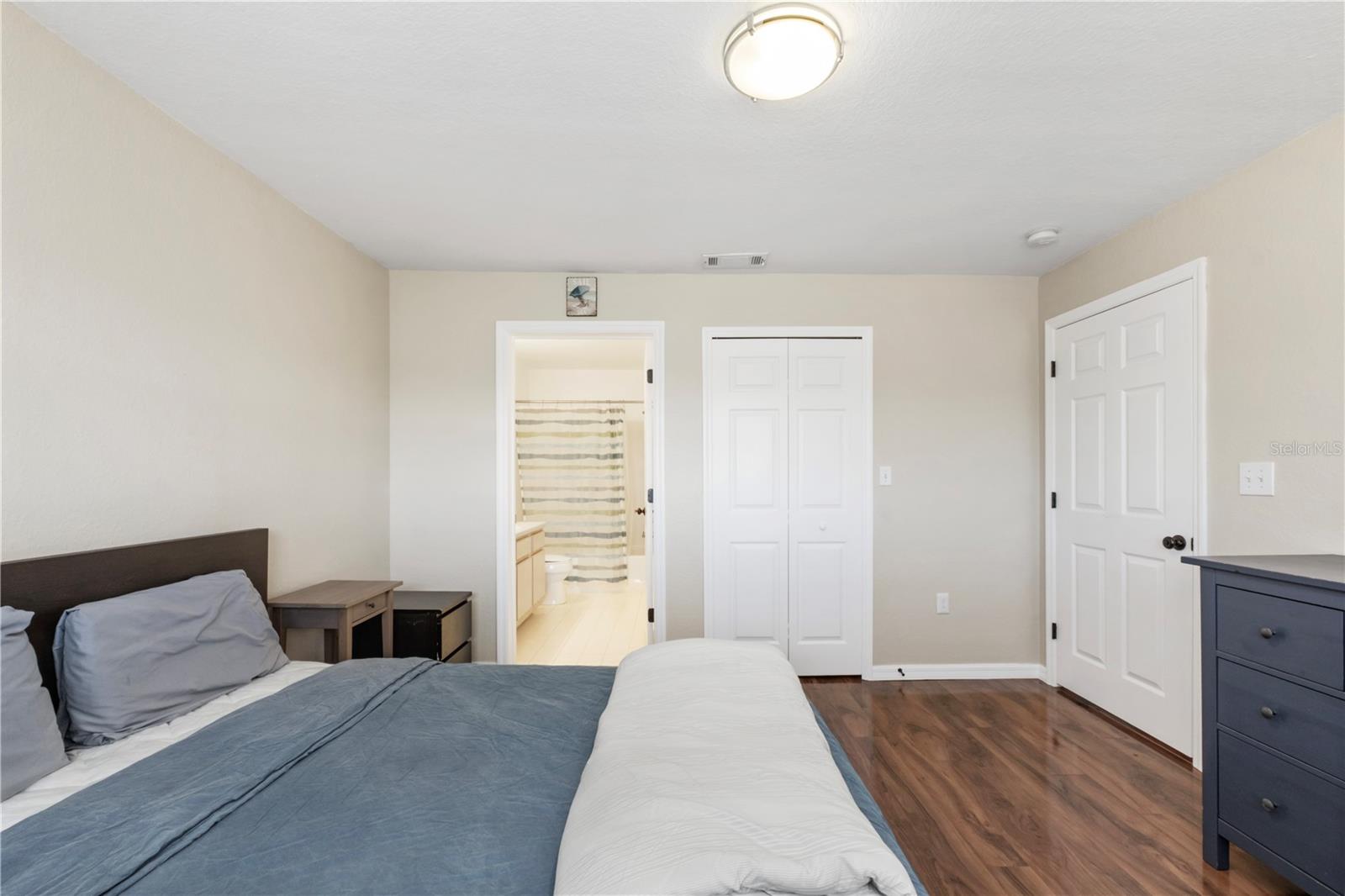 Image 8 of 12 For 5475 Vineland Road 8302