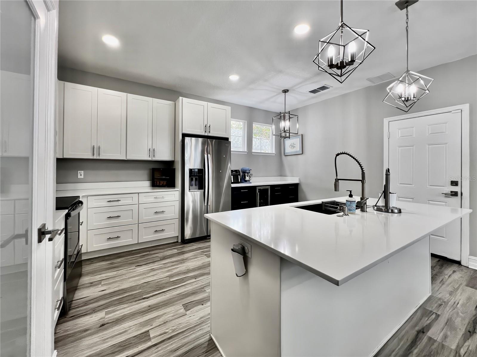 Image 12 of 39 For 839 Lake Evalyn Drive