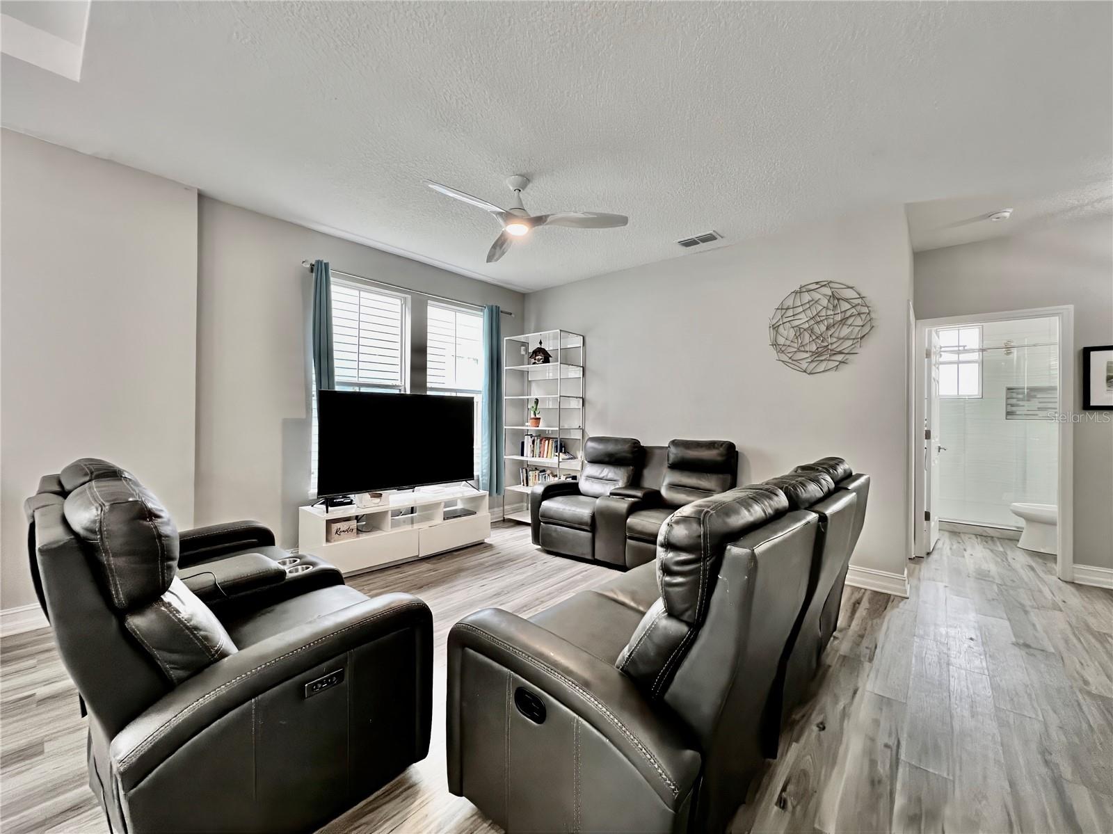 Image 3 of 39 For 839 Lake Evalyn Drive