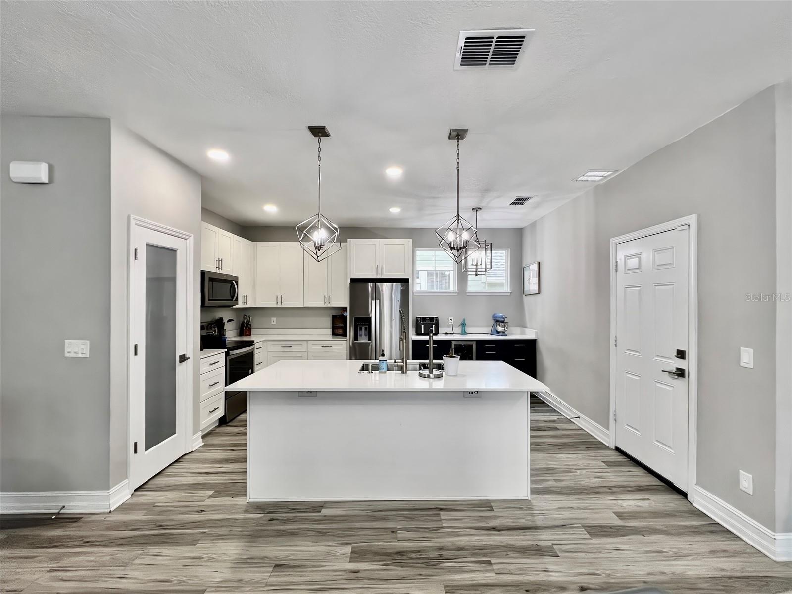 Image 9 of 39 For 839 Lake Evalyn Drive