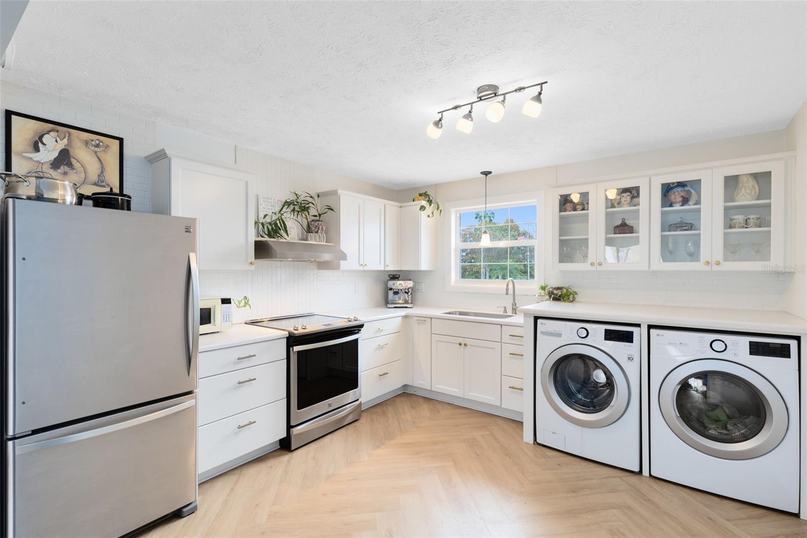 Image 10 of 28 For 4270 Lake Underhill Road 1