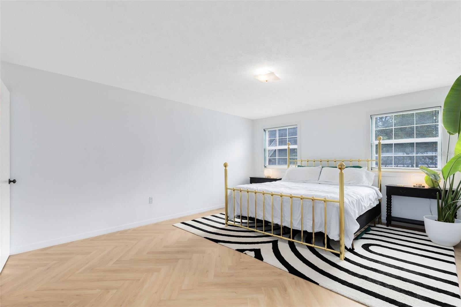 Image 11 of 28 For 4270 Lake Underhill Road 1