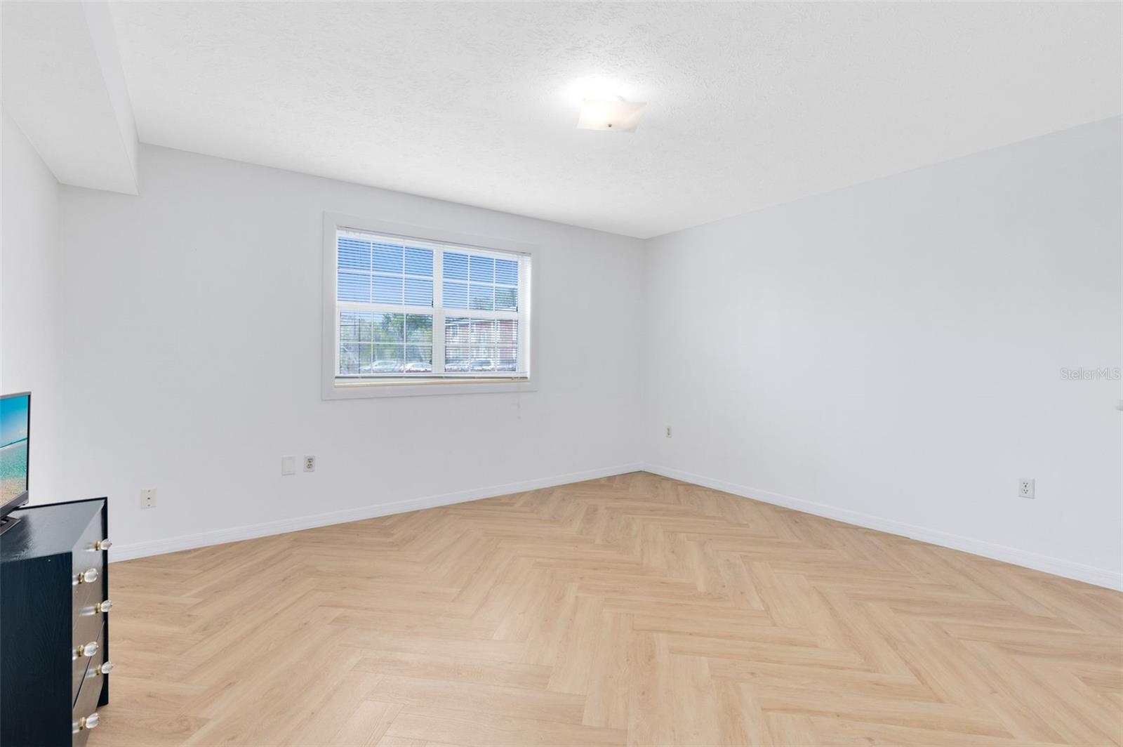 Image 16 of 28 For 4270 Lake Underhill Road 1