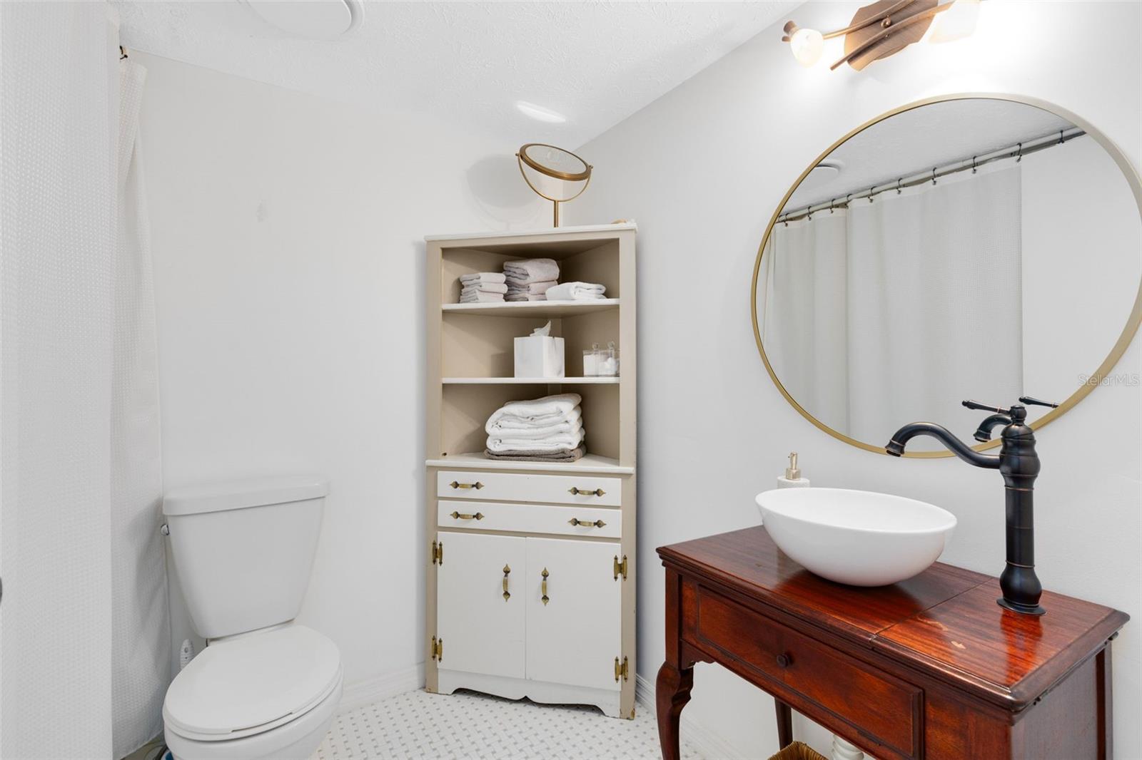 Image 17 of 28 For 4270 Lake Underhill Road 1