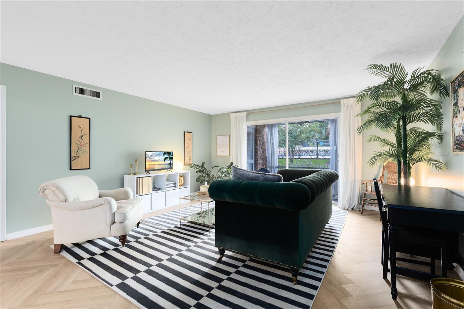 Image 2 of 28 For 4270 Lake Underhill Road 1