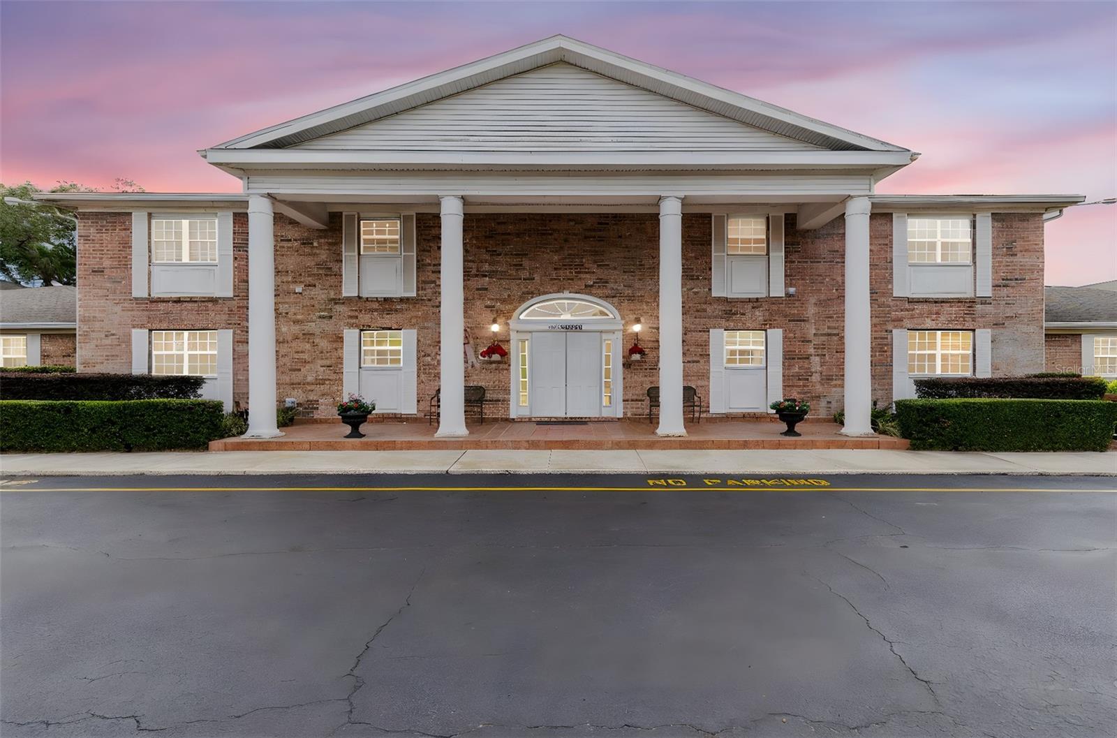 Image 24 of 28 For 4270 Lake Underhill Road 1