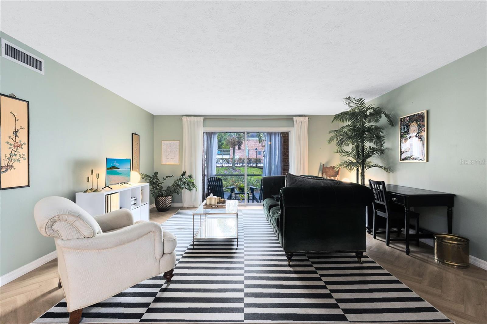 Image 3 of 28 For 4270 Lake Underhill Road 1