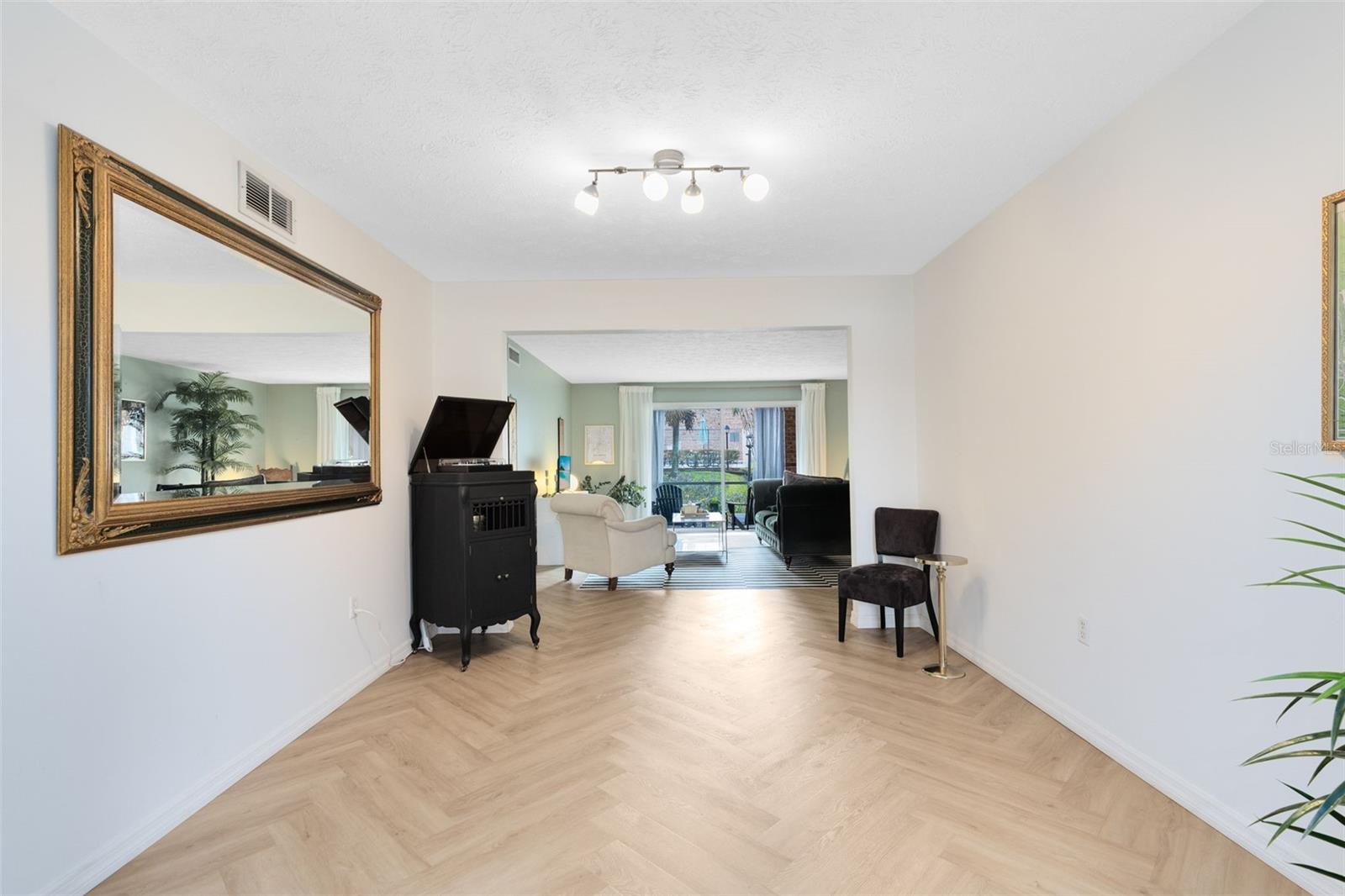 Image 6 of 28 For 4270 Lake Underhill Road 1