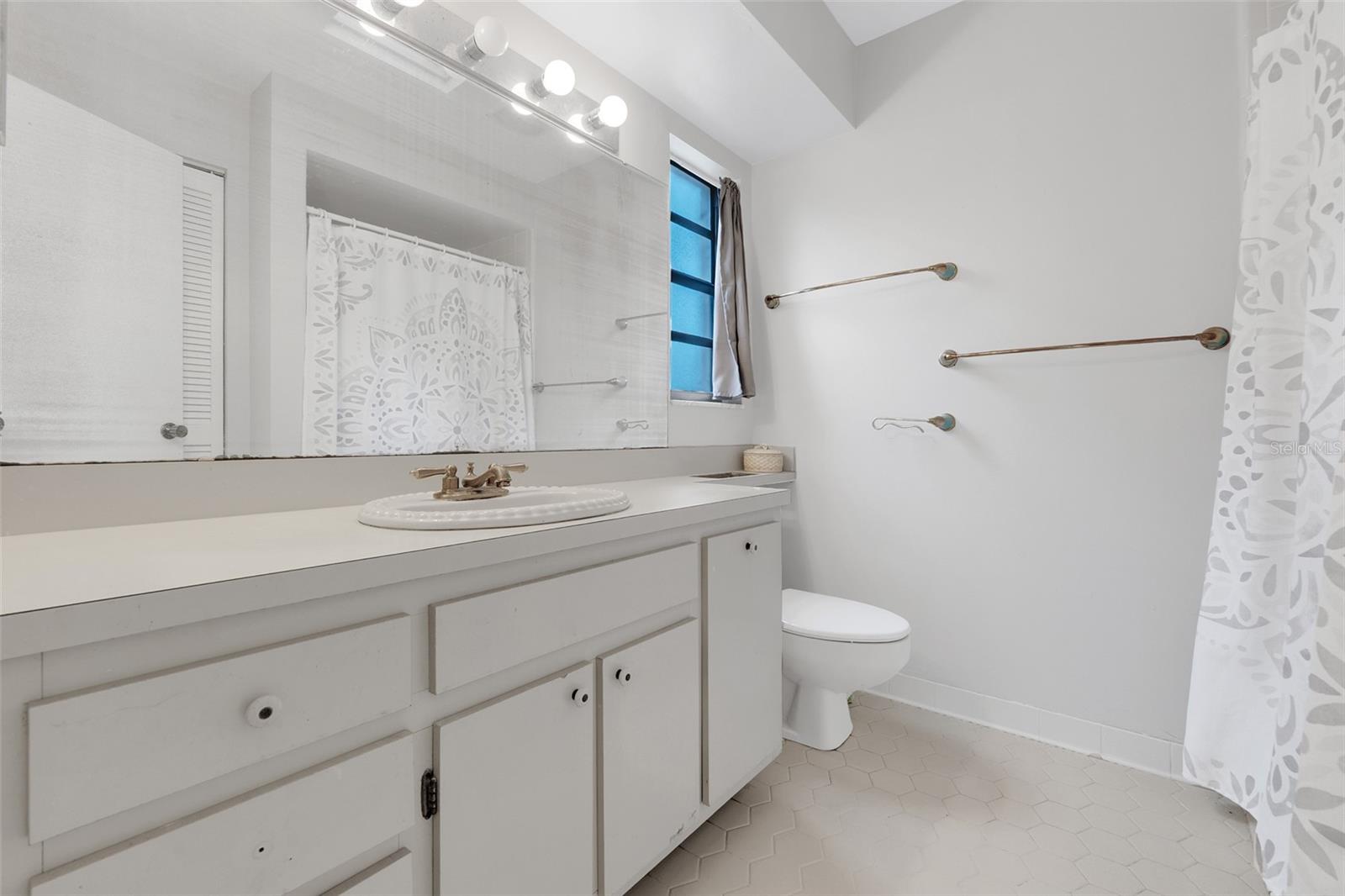 Image 22 of 36 For 794 Austin Court