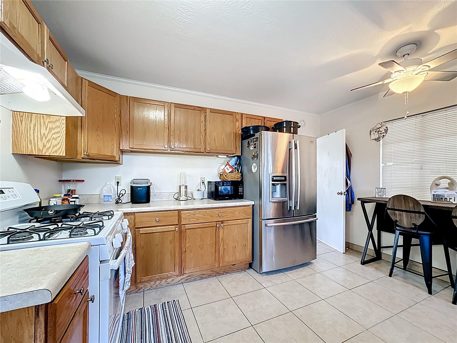 Image 10 of 78 For 833 Oxford Street