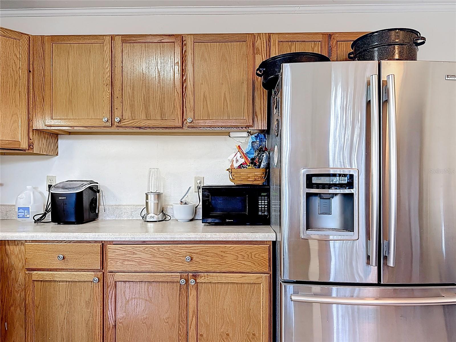 Image 11 of 78 For 833 Oxford Street