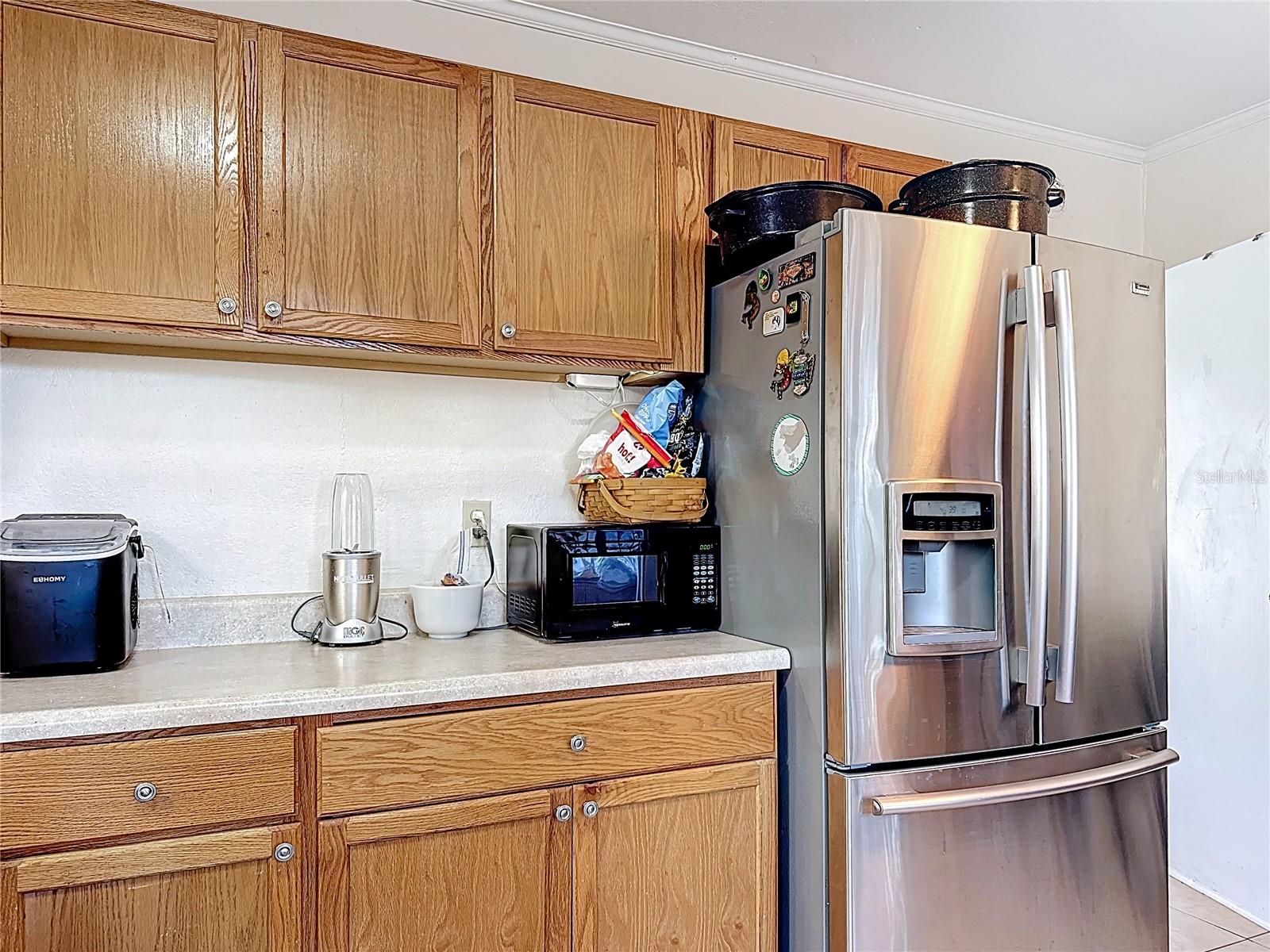 Image 12 of 78 For 833 Oxford Street