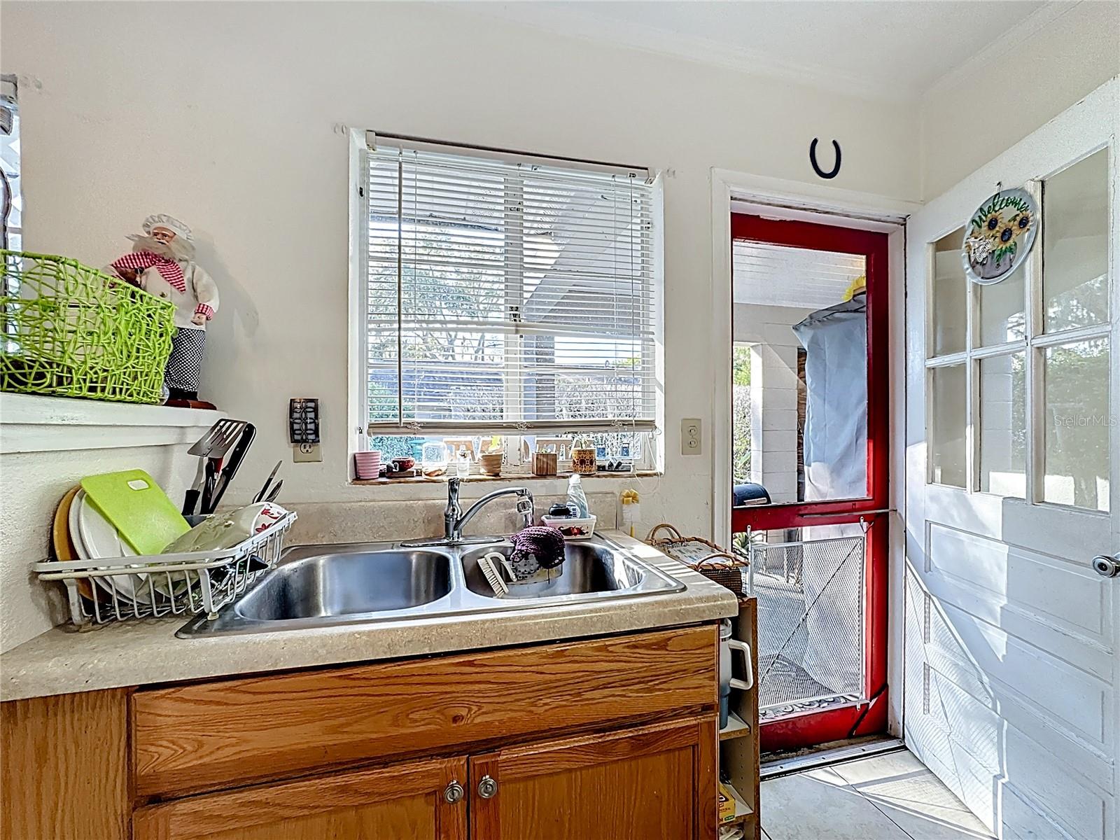 Image 14 of 78 For 833 Oxford Street