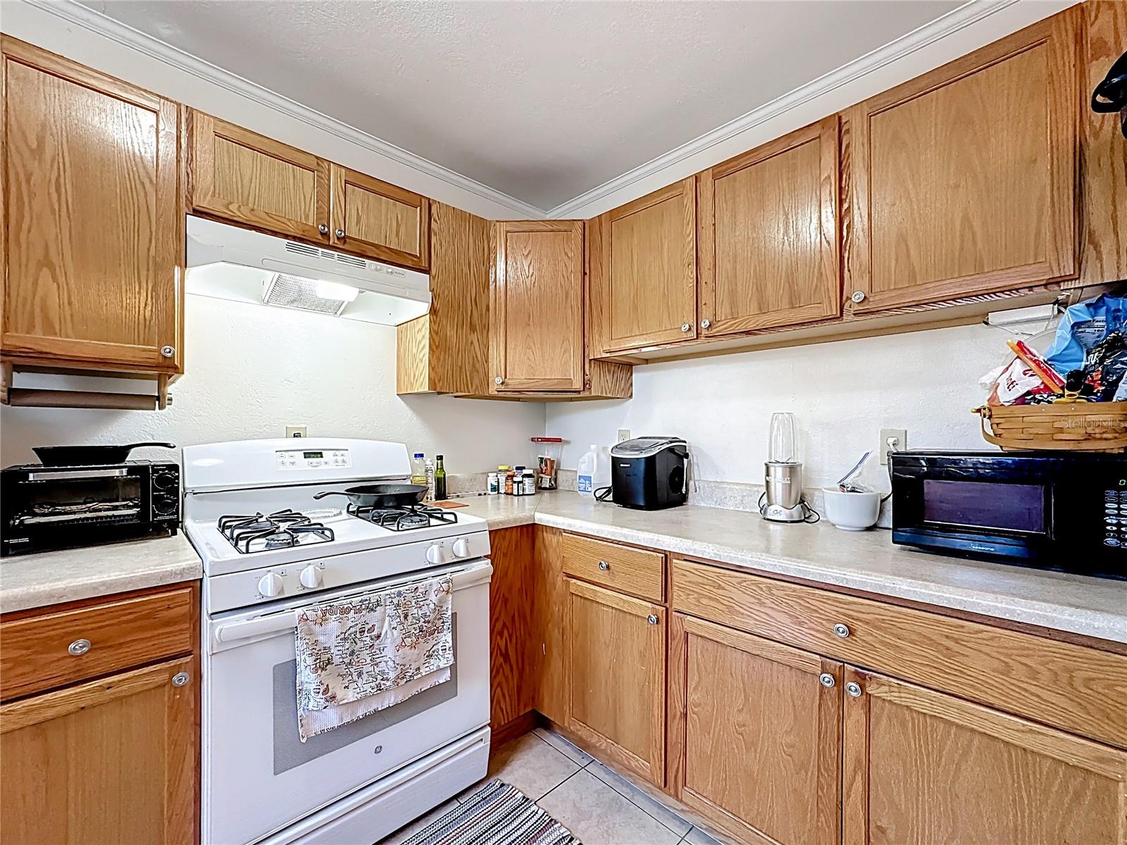 Image 16 of 78 For 833 Oxford Street