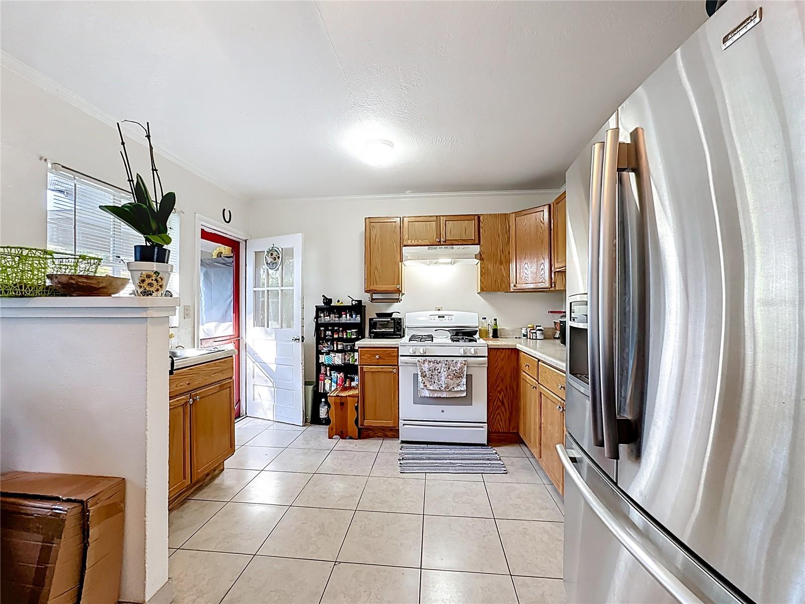 Image 18 of 78 For 833 Oxford Street