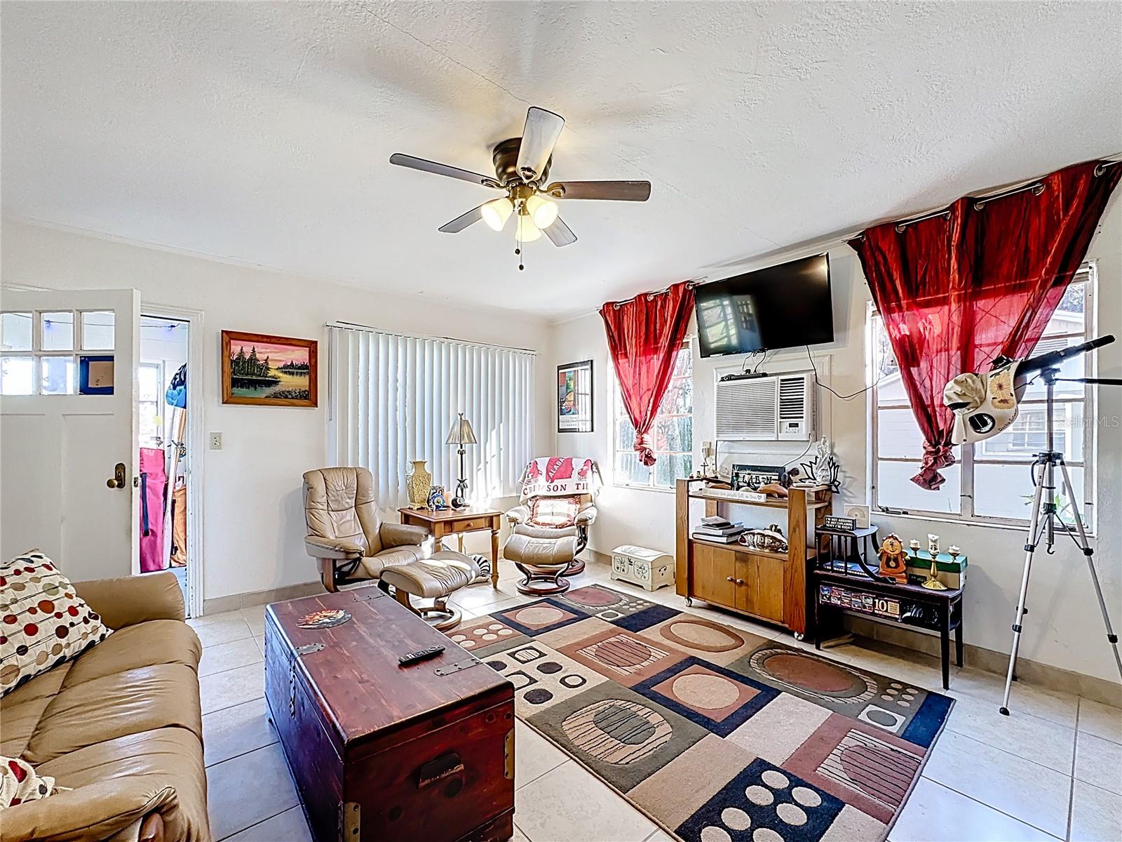 Image 24 of 78 For 833 Oxford Street