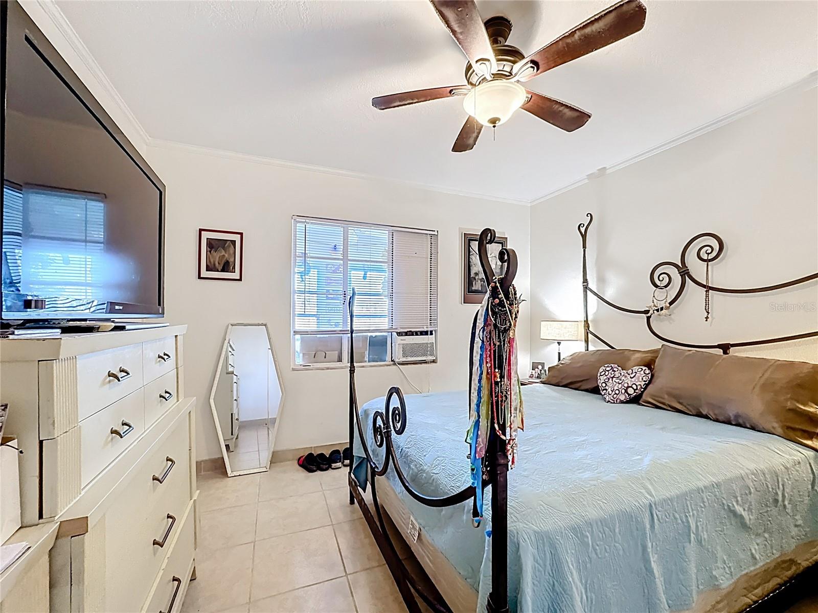 Image 30 of 78 For 833 Oxford Street