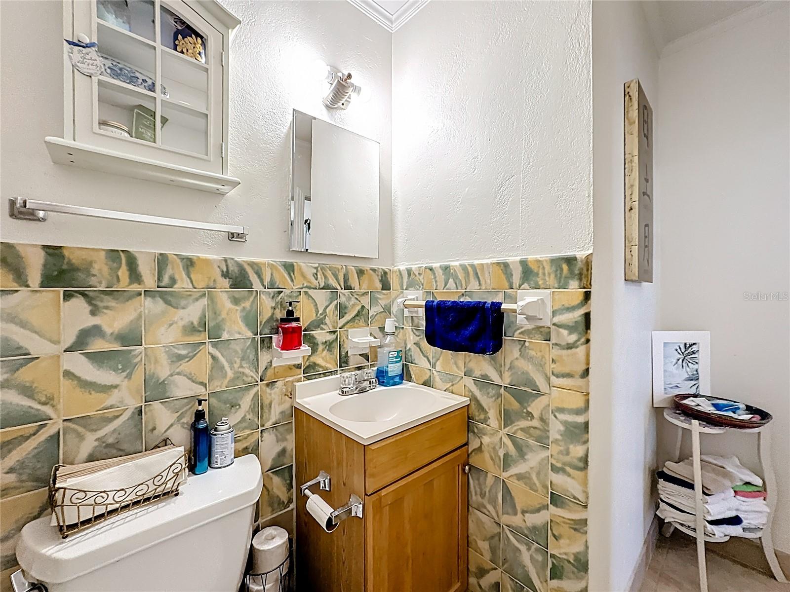 Image 32 of 78 For 833 Oxford Street