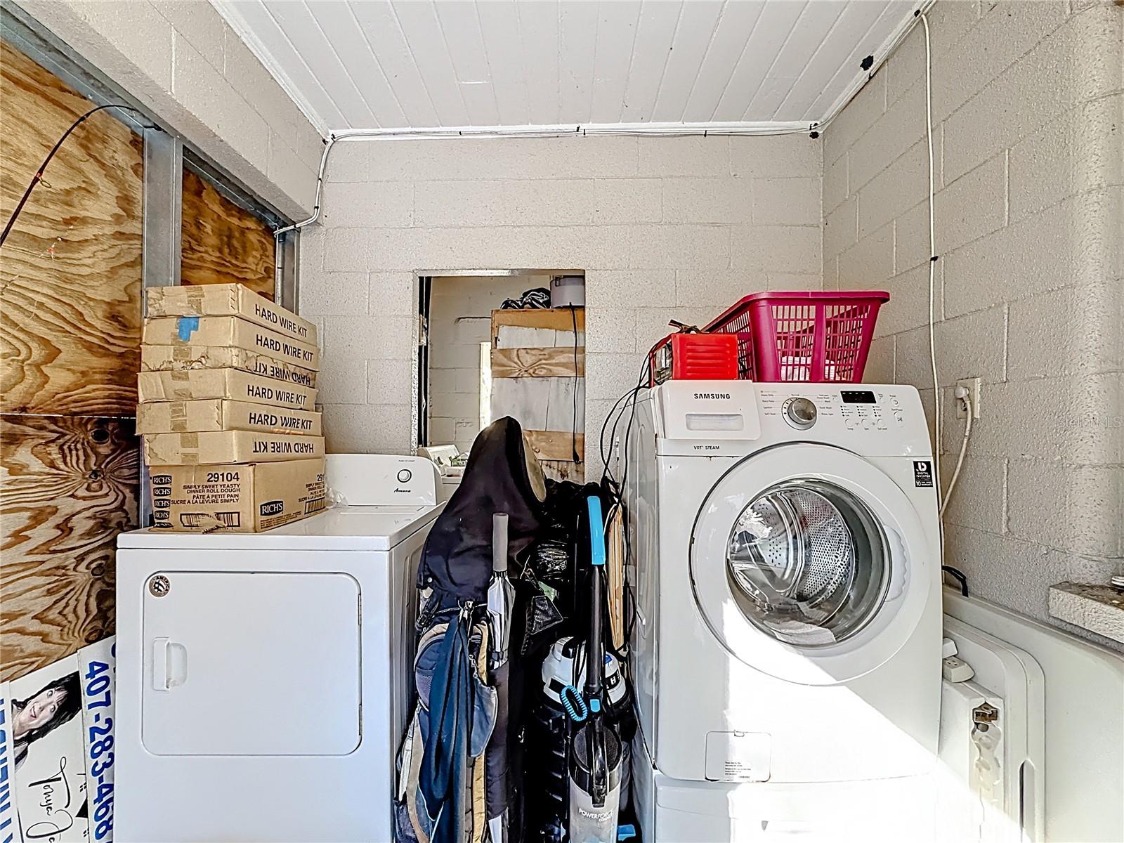 Image 33 of 78 For 833 Oxford Street