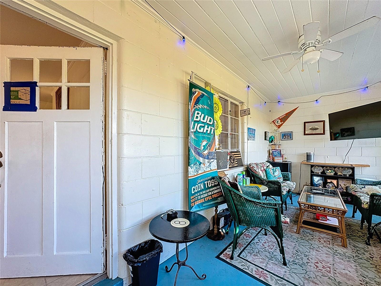 Image 34 of 78 For 833 Oxford Street