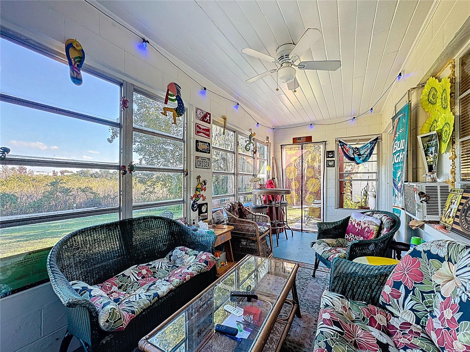 Image 36 of 78 For 833 Oxford Street