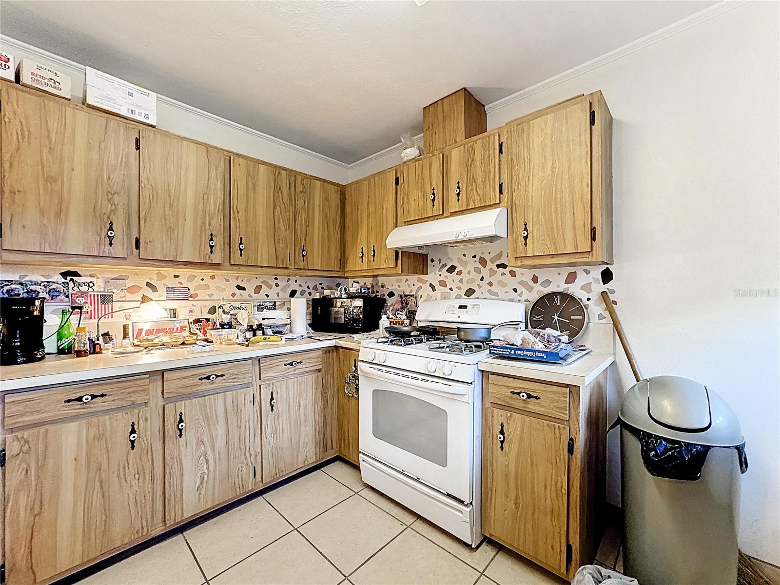 Image 41 of 78 For 833 Oxford Street