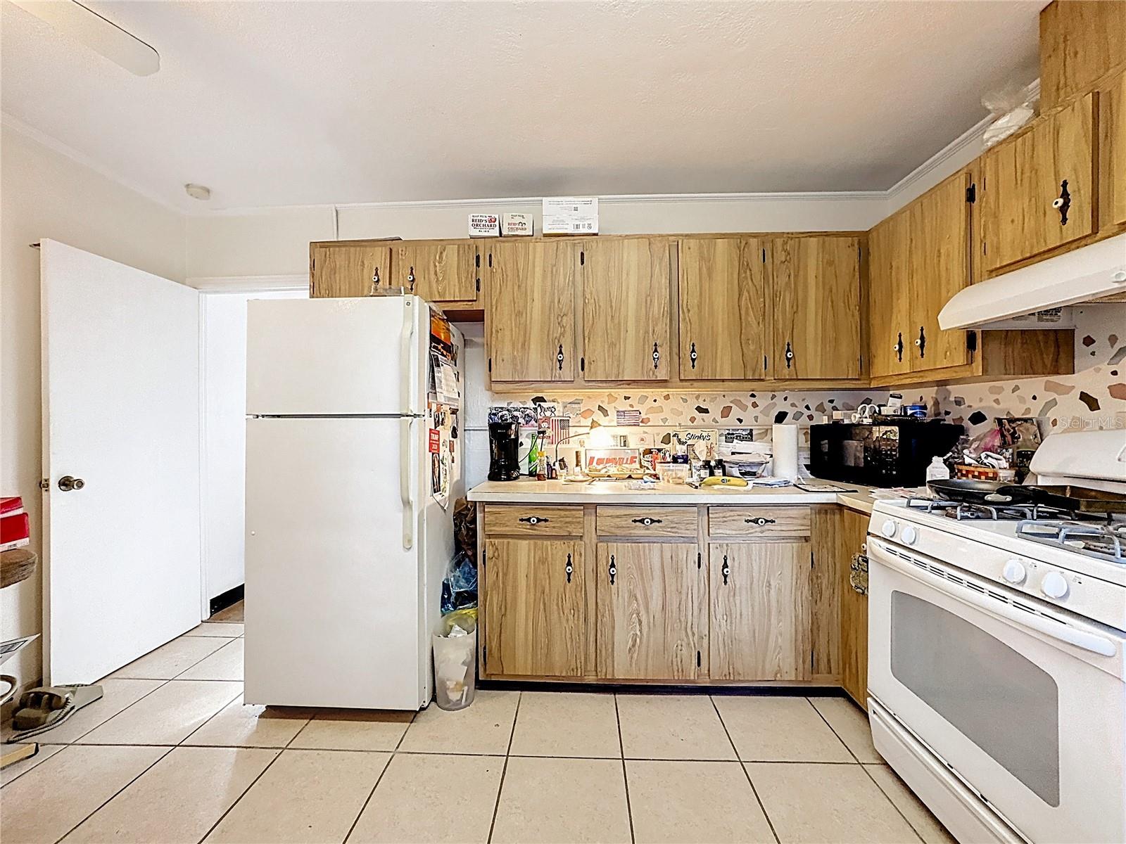 Image 42 of 78 For 833 Oxford Street