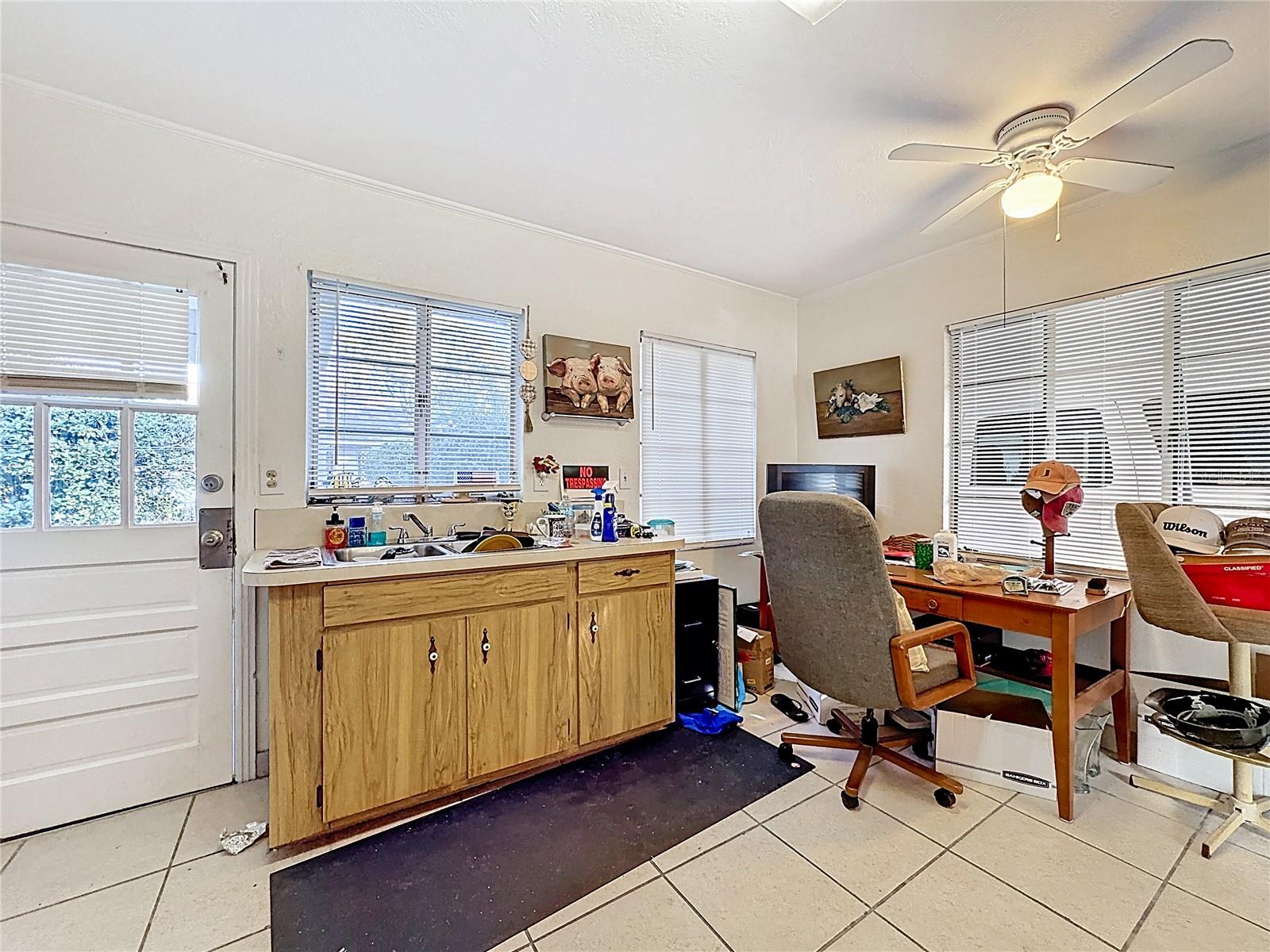 Image 44 of 78 For 833 Oxford Street