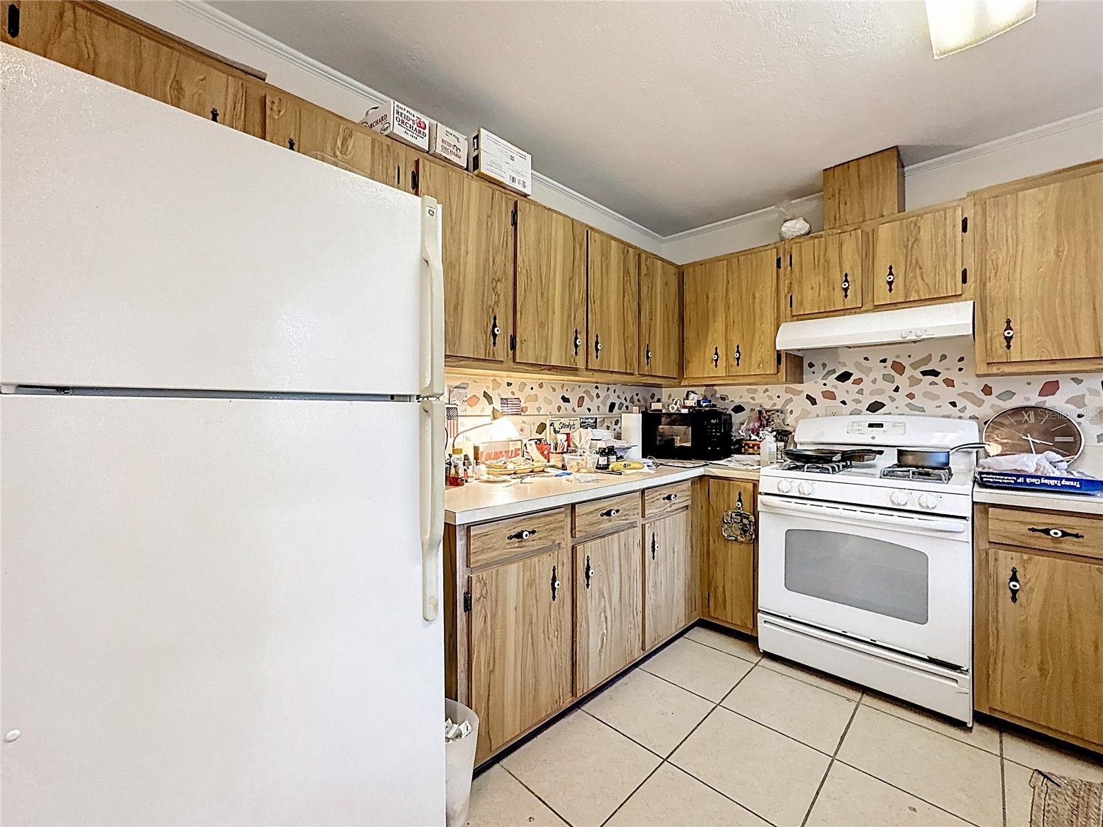 Image 46 of 78 For 833 Oxford Street